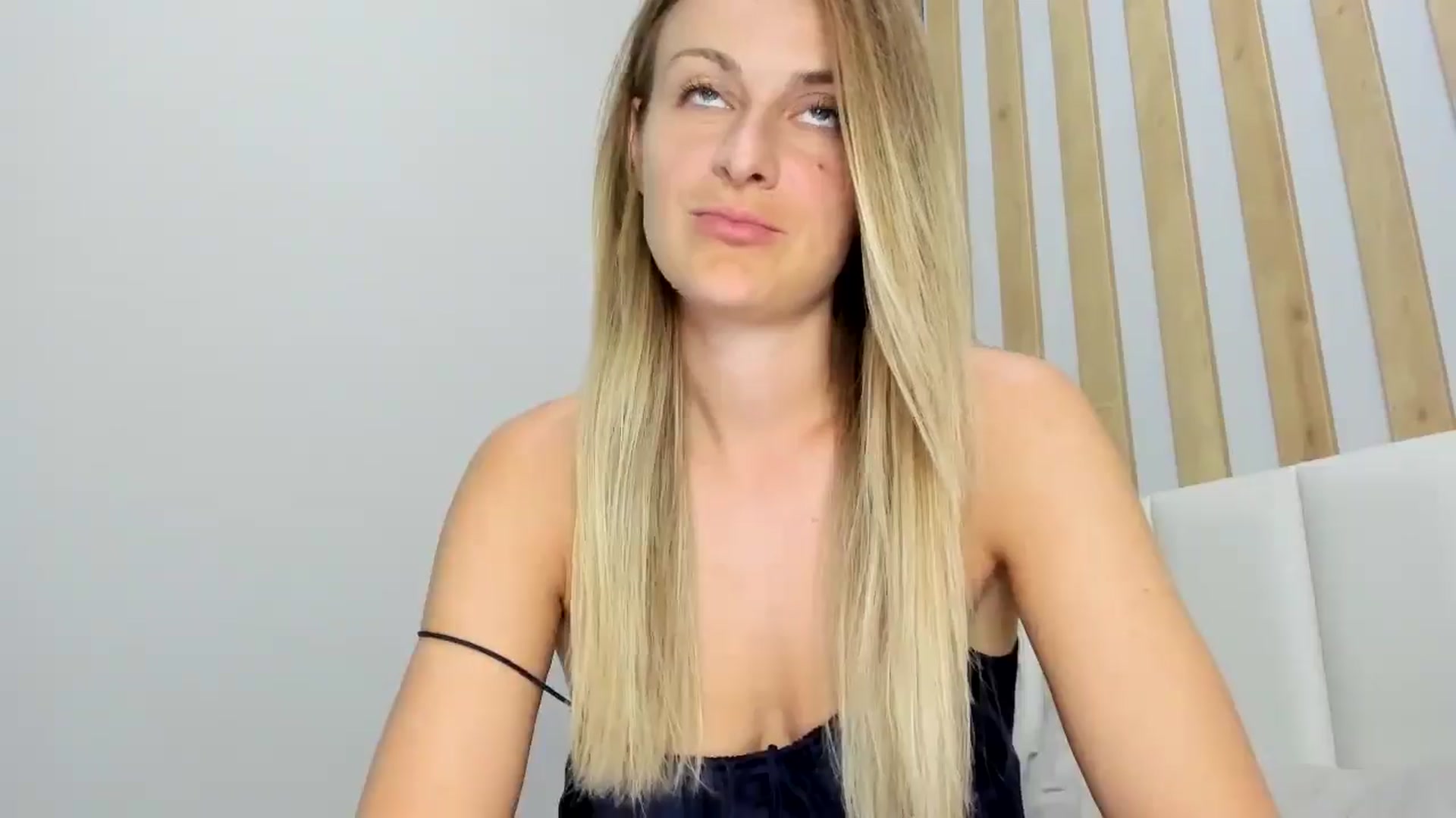 Gallery image thumbnail from regular_girl's myfreecams stream on, 08/22/2025, 18:11 image 6 of 20