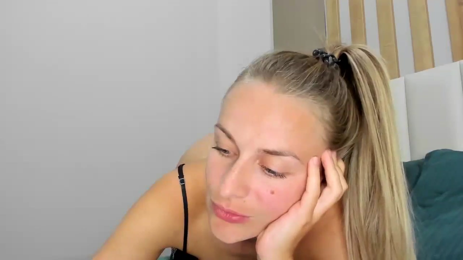 Gallery image thumbnail from regular_girl's myfreecams stream on, 09/13/2025, 20:53 image 13 of 20