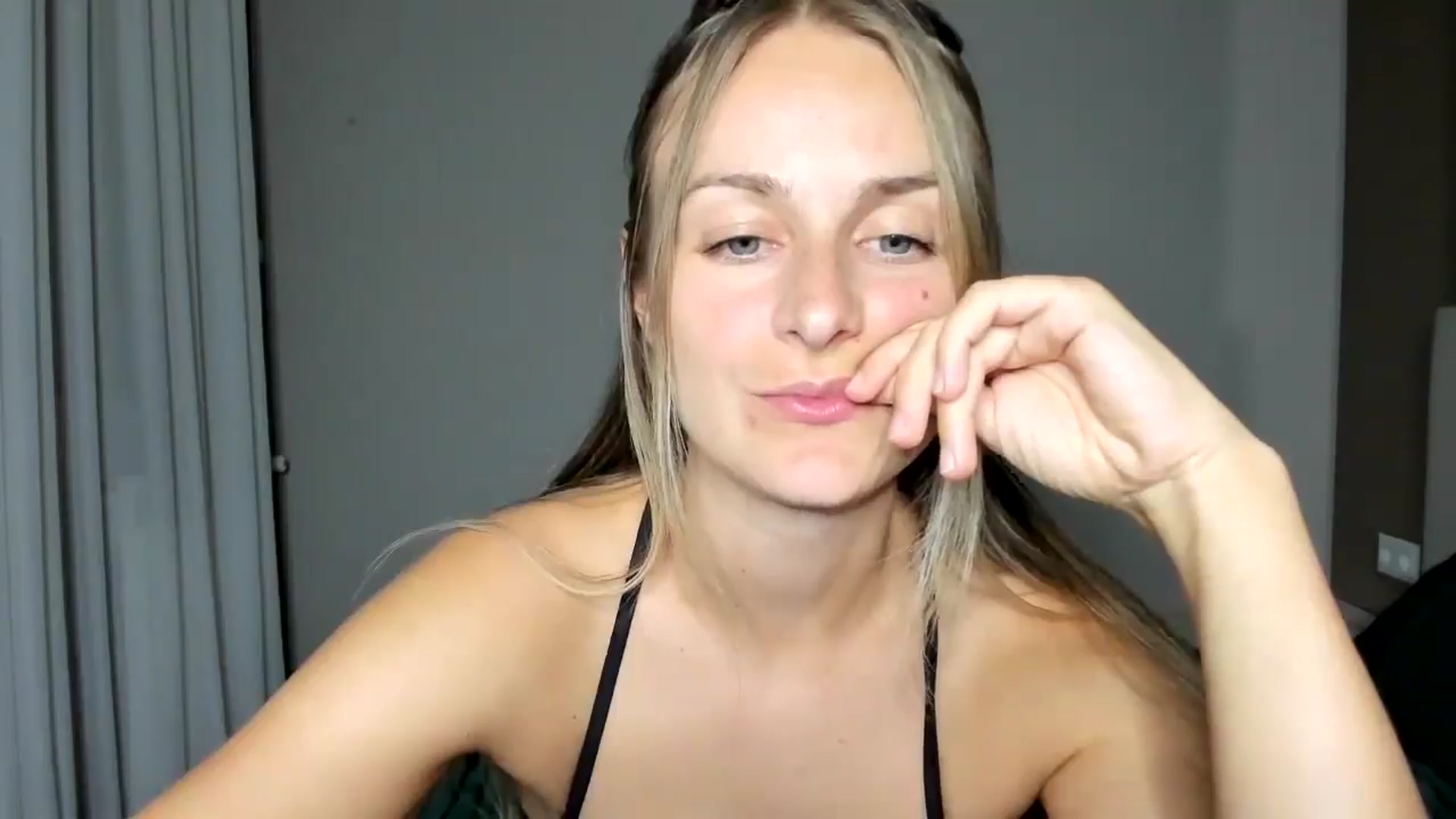 Gallery image thumbnail from regular_girl's myfreecams stream on, 09/15/2025, 20:11 image 19 of 20