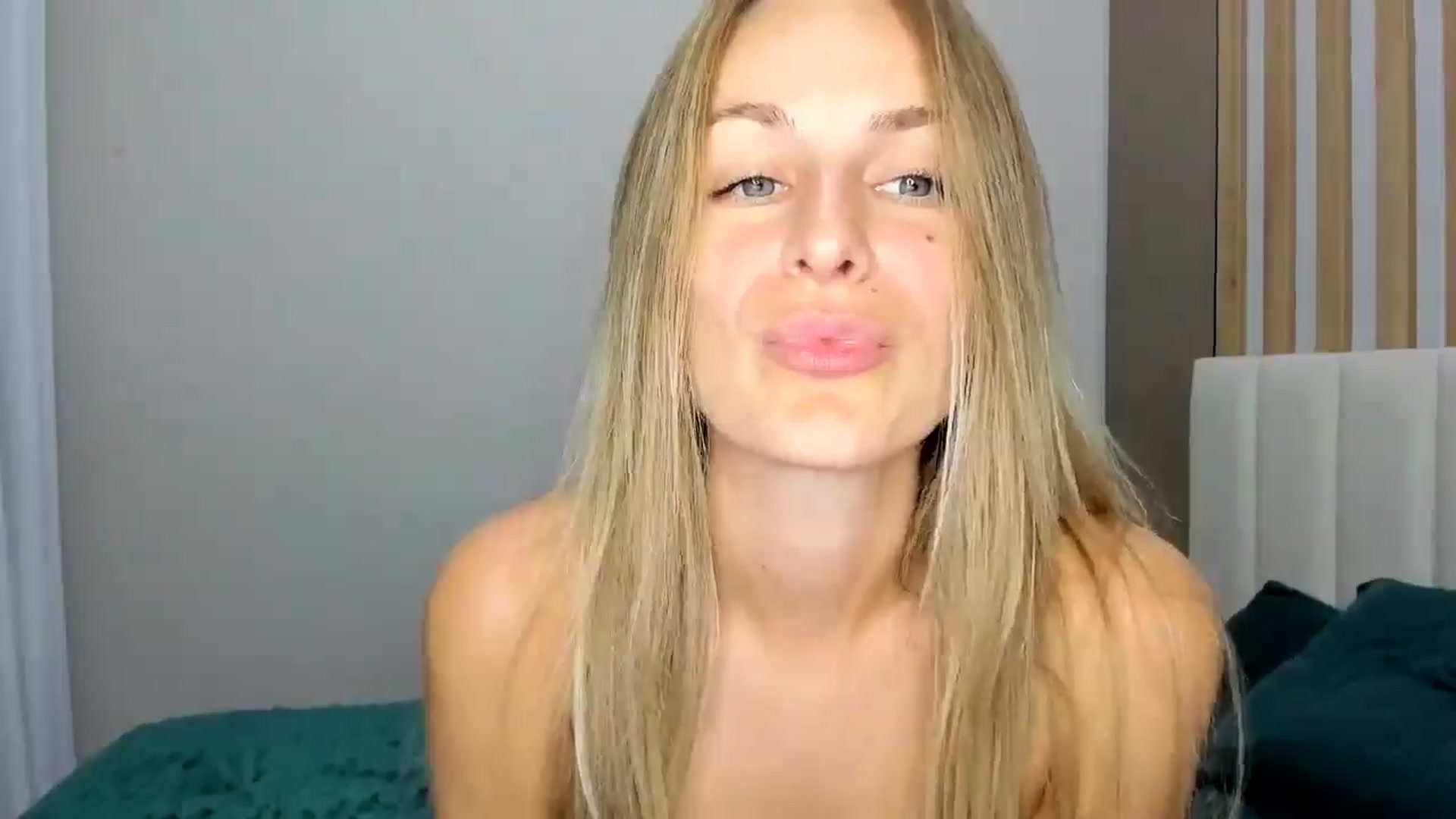 Gallery image thumbnail from regular_girl's myfreecams stream on, 09/18/2025, 20:54 image 9 of 20