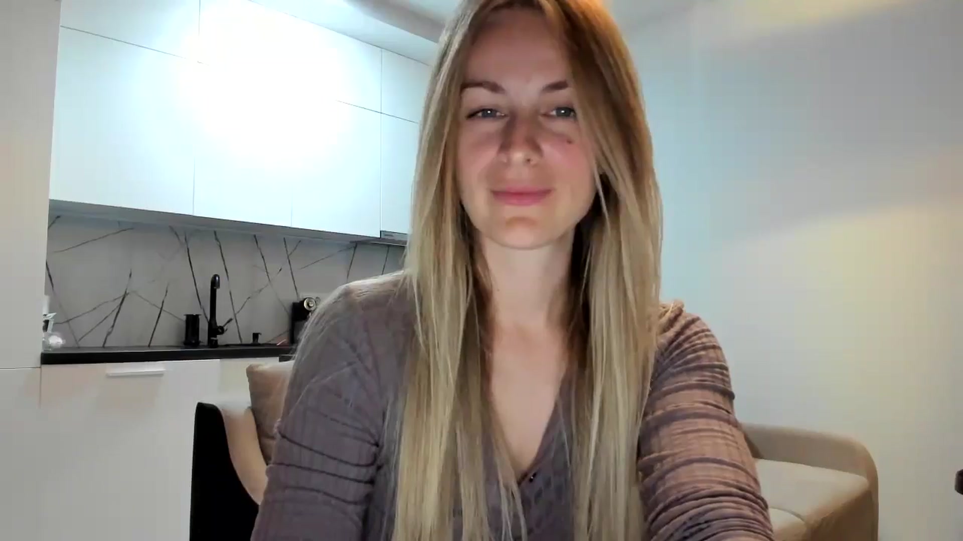 Gallery image thumbnail from regular_girl's myfreecams stream on, 10/10/2025, 14:12 image 9 of 20