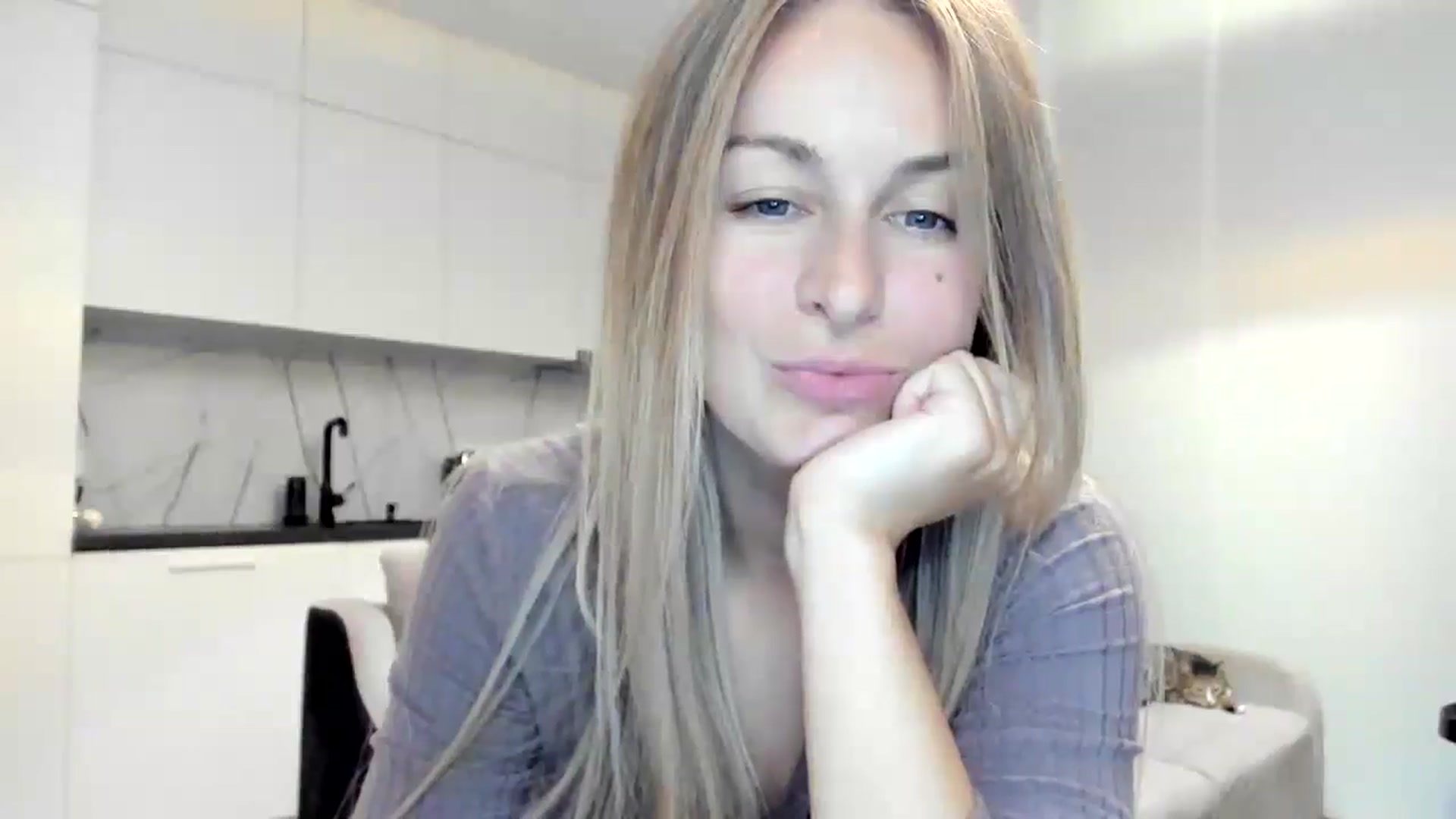 Gallery image thumbnail from regular_girl's myfreecams stream on, 10/10/2025, 14:12 image 18 of 20