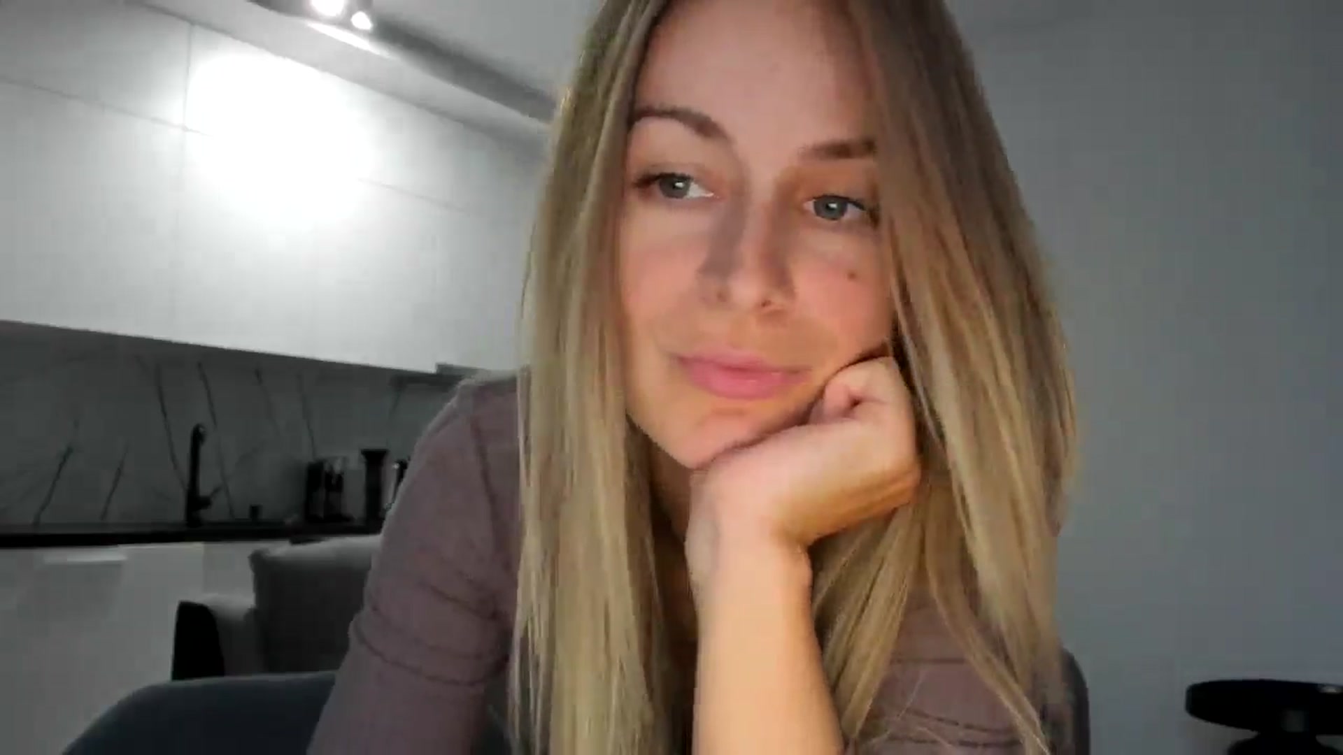 Gallery image thumbnail from regular_girl's myfreecams stream on, 10/10/2025, 14:12 image 3 of 20