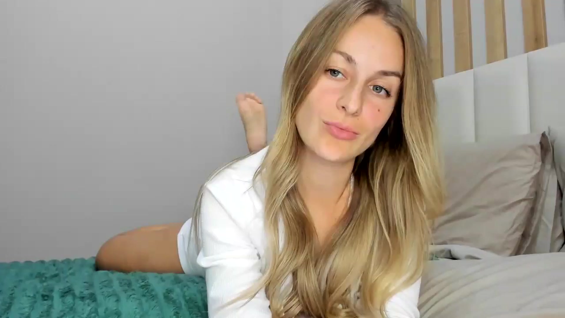 Gallery image thumbnail from regular_girl's myfreecams stream on, 10/11/2025, 18:48 image 20 of 20