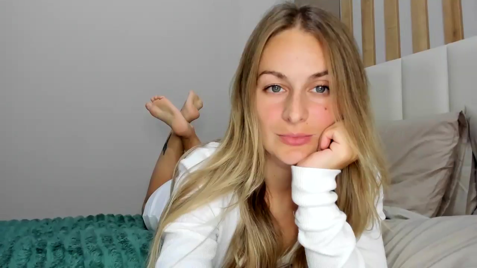 Gallery image thumbnail from regular_girl's myfreecams stream on, 10/11/2025, 18:48 image 18 of 20