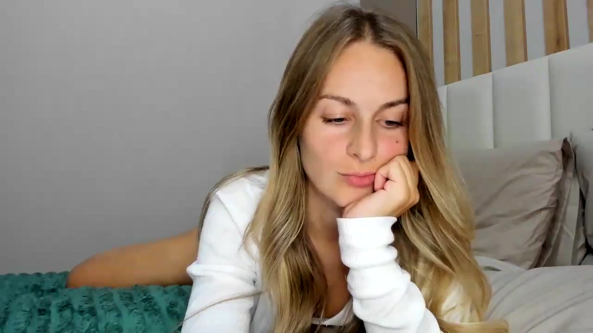 Gallery image thumbnail from regular_girl's myfreecams stream on, 10/11/2025, 18:48 image 19 of 20