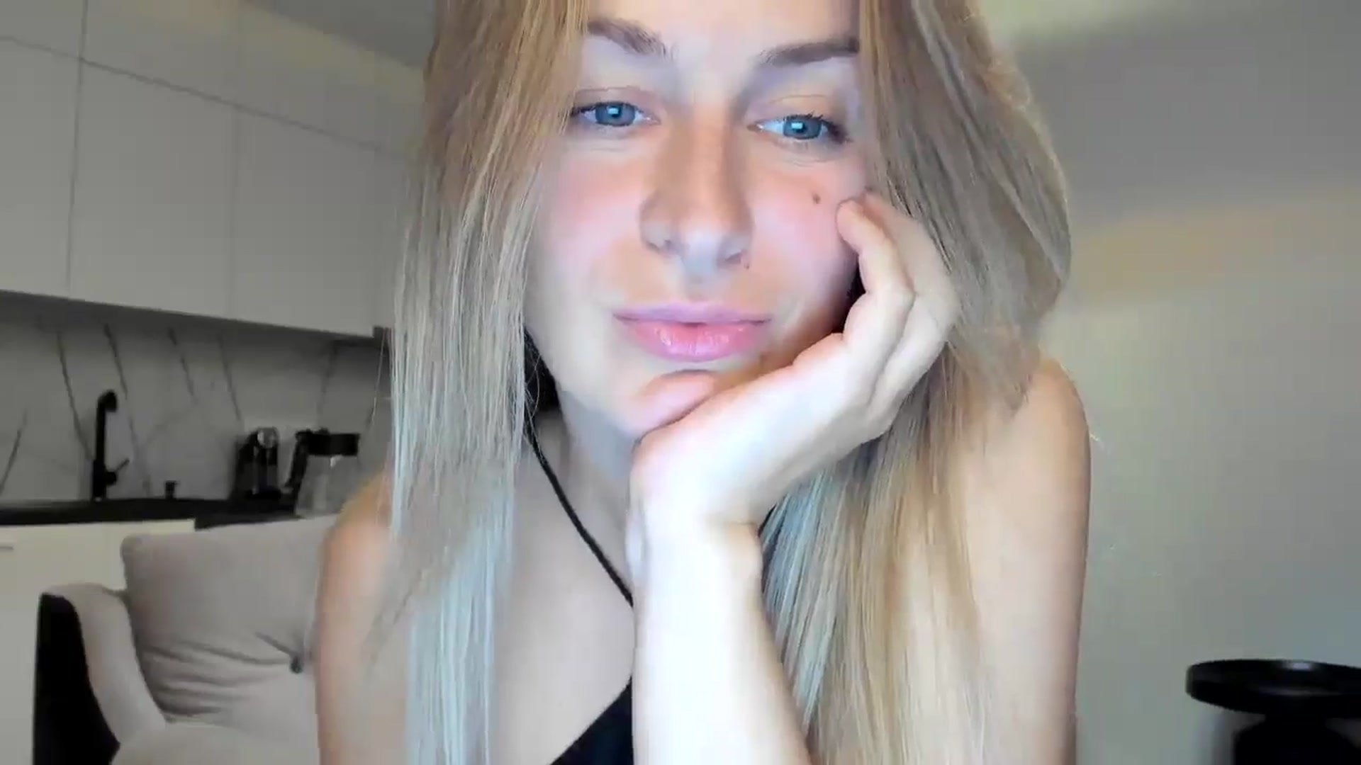 Gallery image thumbnail from regular_girl's myfreecams stream on, 10/12/2025, 19:01 image 5 of 20