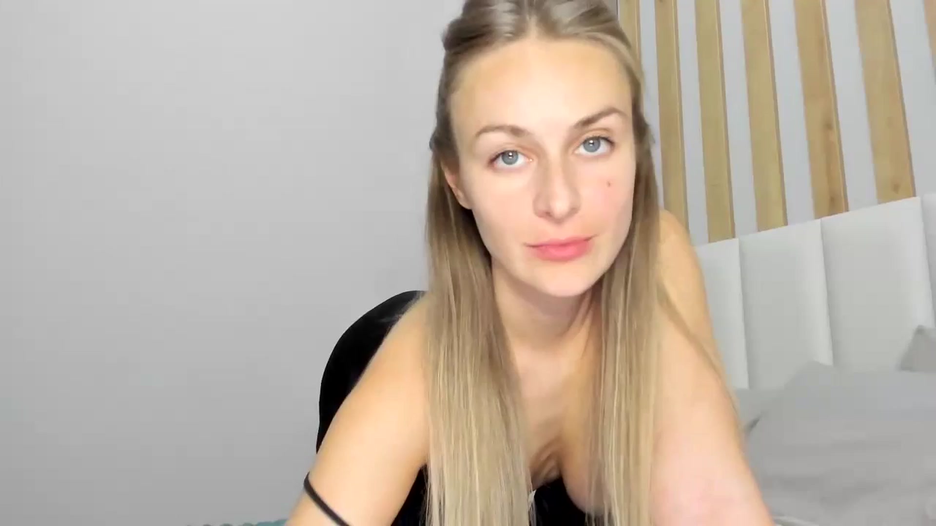 Gallery image thumbnail from regular_girl's myfreecams stream on, 10/14/2025, 17:09 image 17 of 20