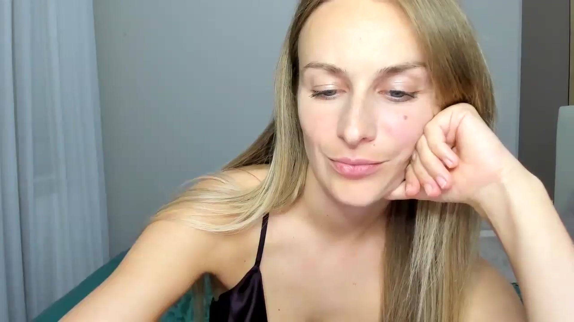 Gallery image thumbnail from regular_girl's myfreecams stream on, 10/18/2025, 22:21 image 4 of 20