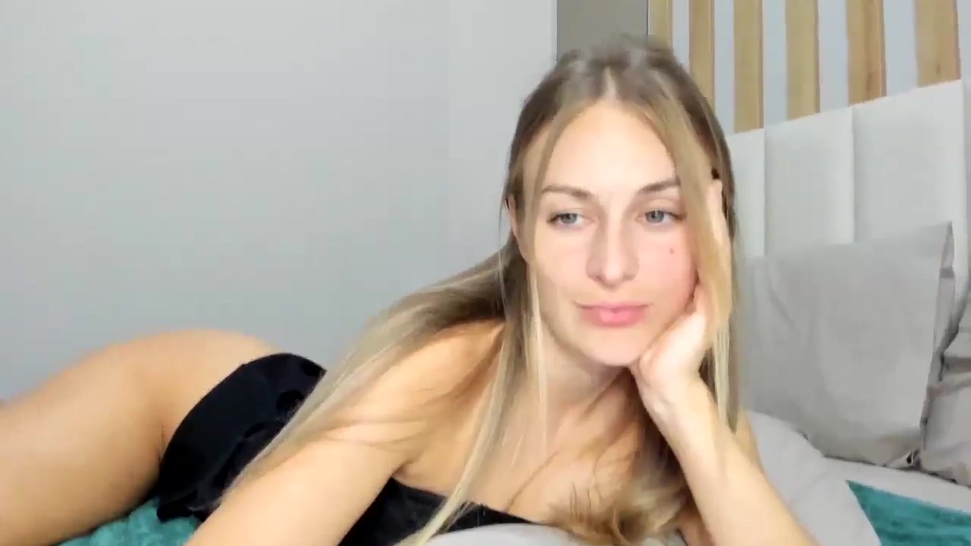 Gallery image thumbnail from regular_girl's myfreecams stream on, 10/24/2025, 18:36 image 13 of 20
