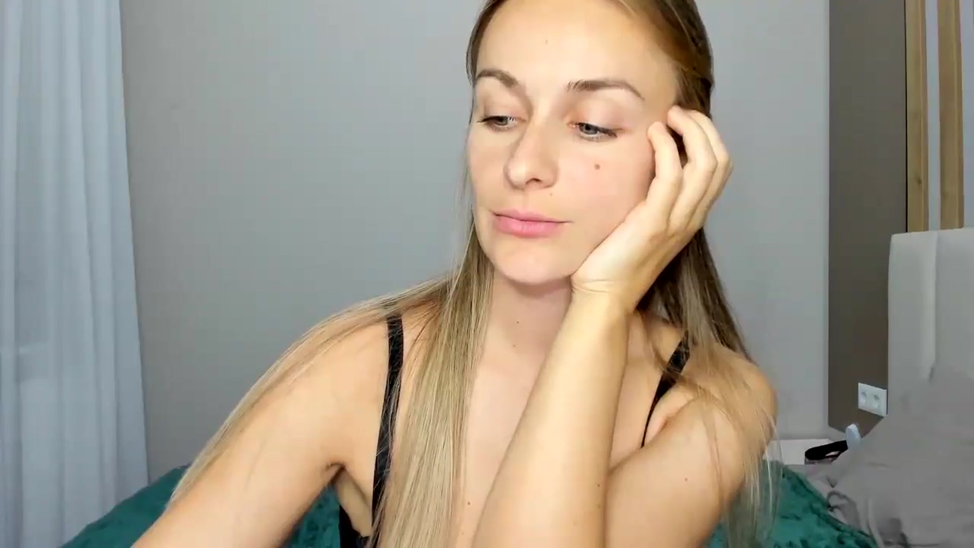Gallery image thumbnail from regular_girl's myfreecams stream on, 10/26/2025, 16:33 image 17 of 20