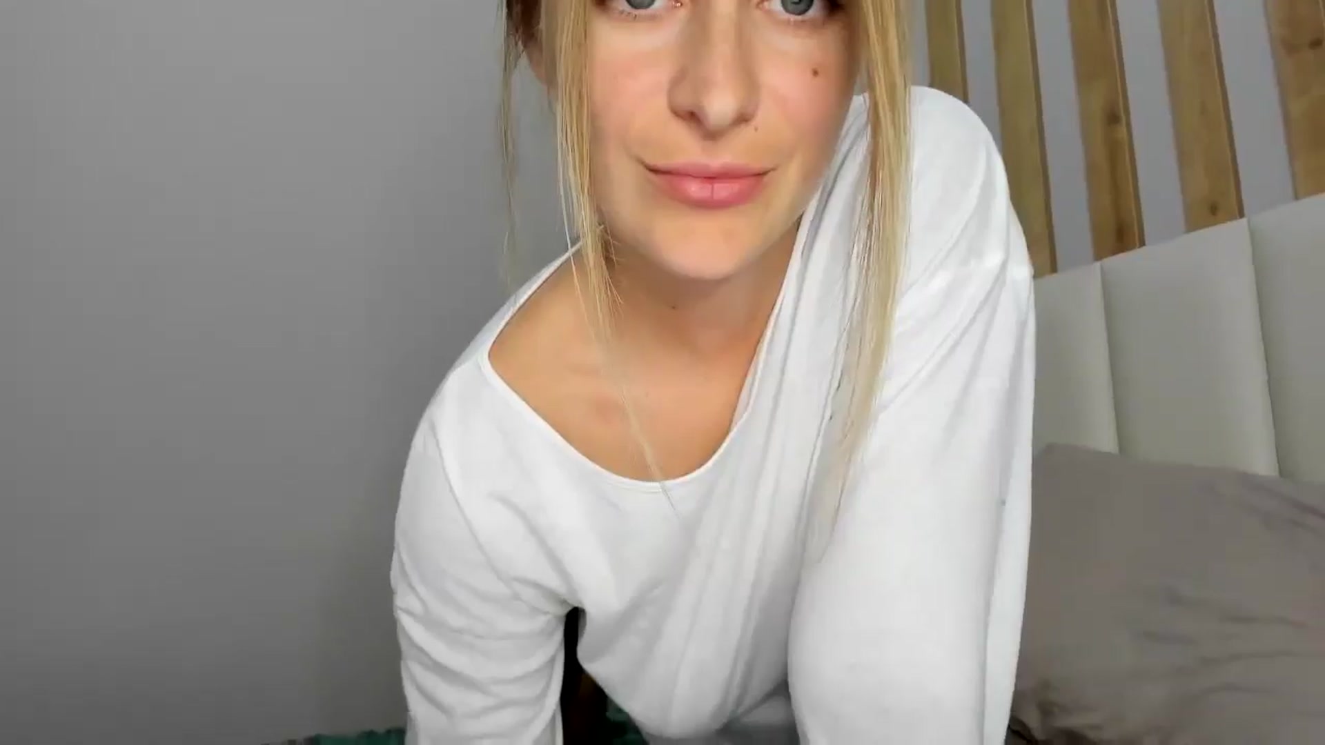 Gallery image thumbnail from regular_girl's myfreecams stream on, 10/26/2025, 18:38 image 8 of 20