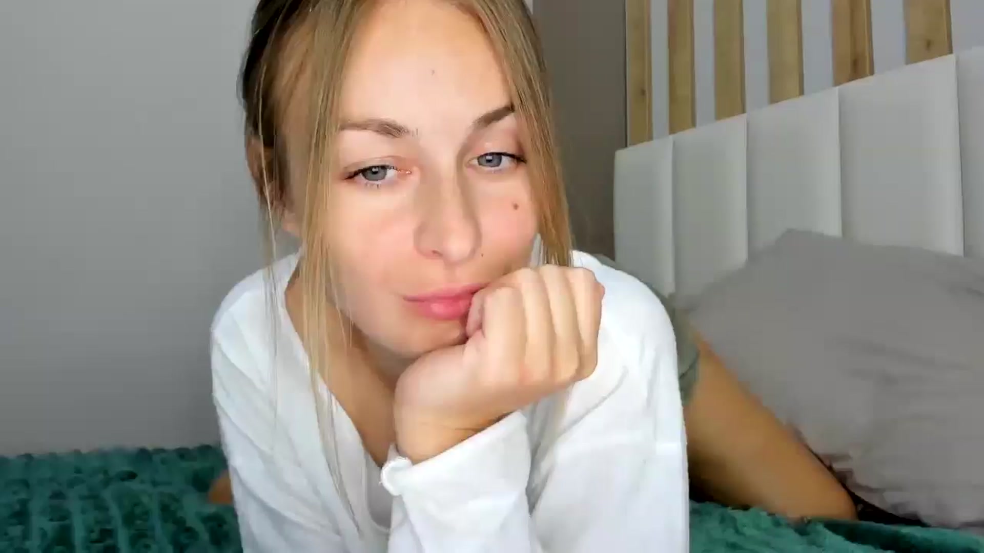 Gallery image thumbnail from regular_girl's myfreecams stream on, 10/26/2025, 18:38 image 11 of 20