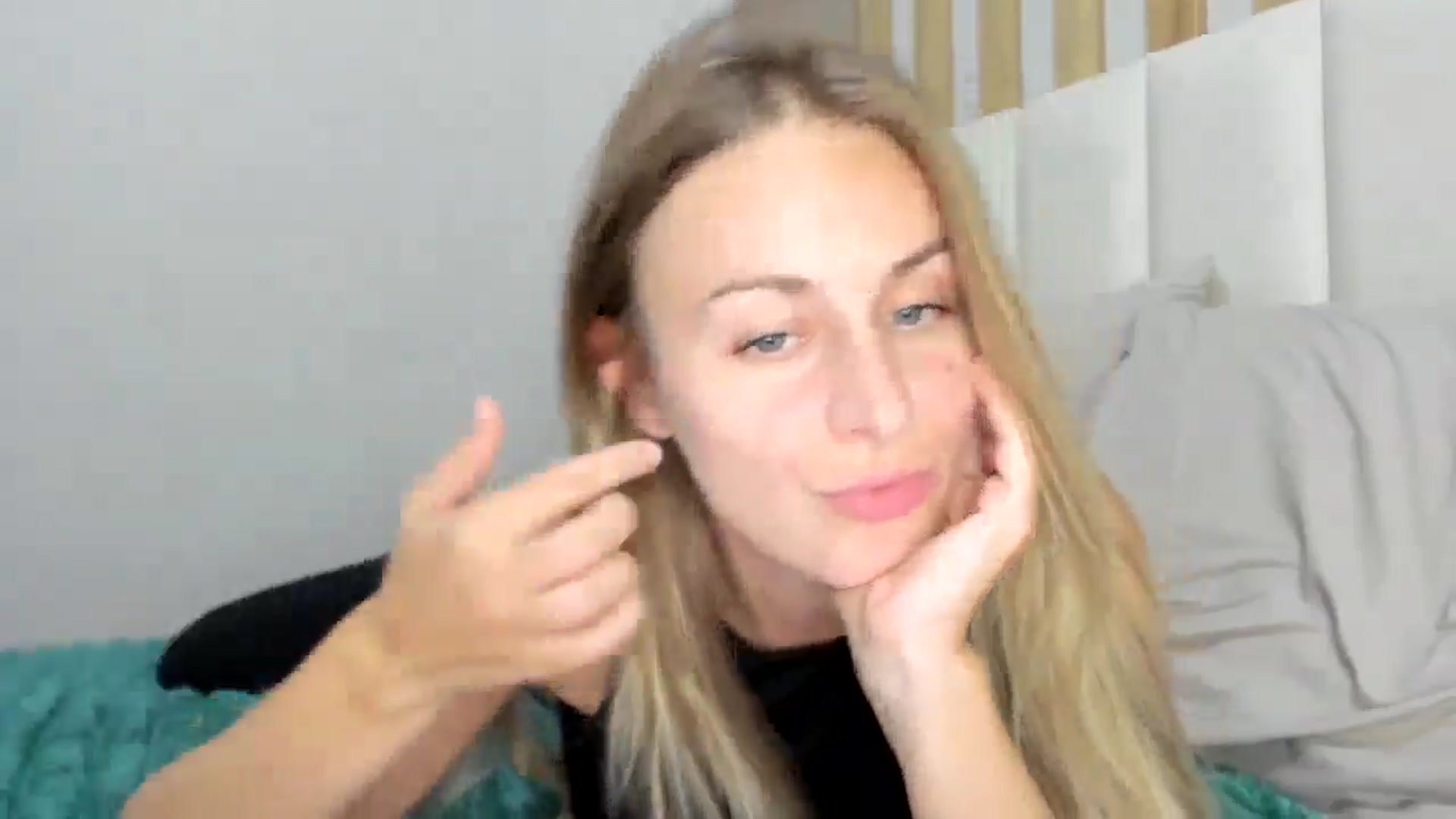Gallery image thumbnail from regular_girl's myfreecams stream on, 10/28/2025, 19:13 image 20 of 20