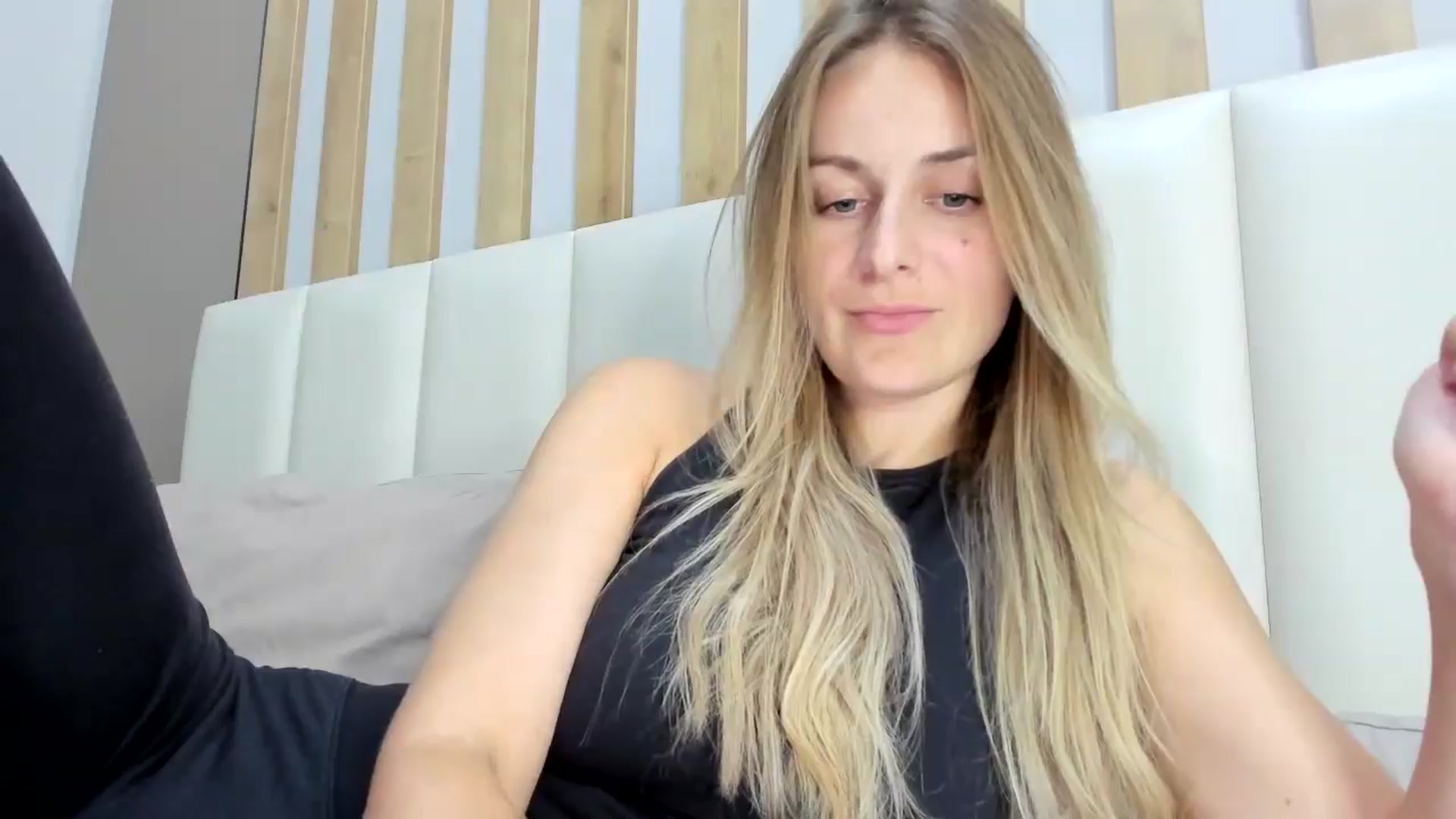 Gallery image thumbnail from regular_girl's myfreecams stream on, 10/28/2025, 19:13 image 18 of 20