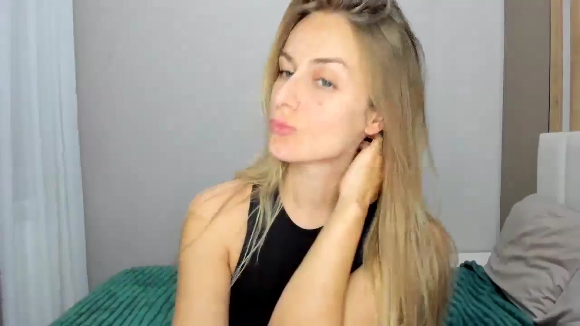 Gallery image thumbnail from regular_girl's myfreecams stream on, 10/28/2025, 19:13 image 10 of 20