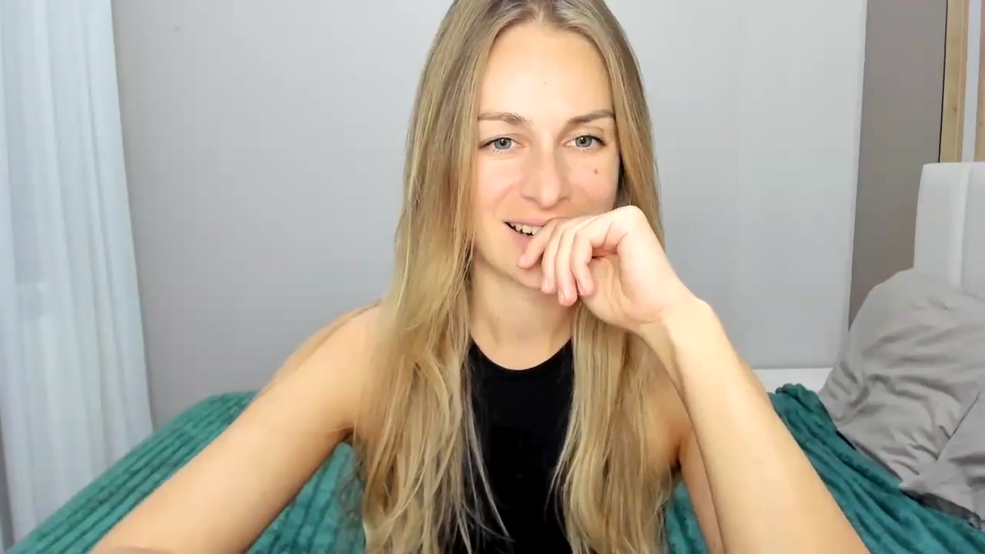 Gallery image thumbnail from regular_girl's myfreecams stream on, 10/28/2025, 19:13 image 16 of 20
