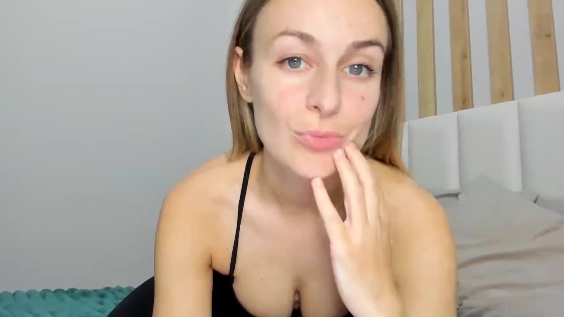 Gallery image thumbnail from regular_girl's myfreecams stream on, 11/13/2025, 16:35 image 9 of 20