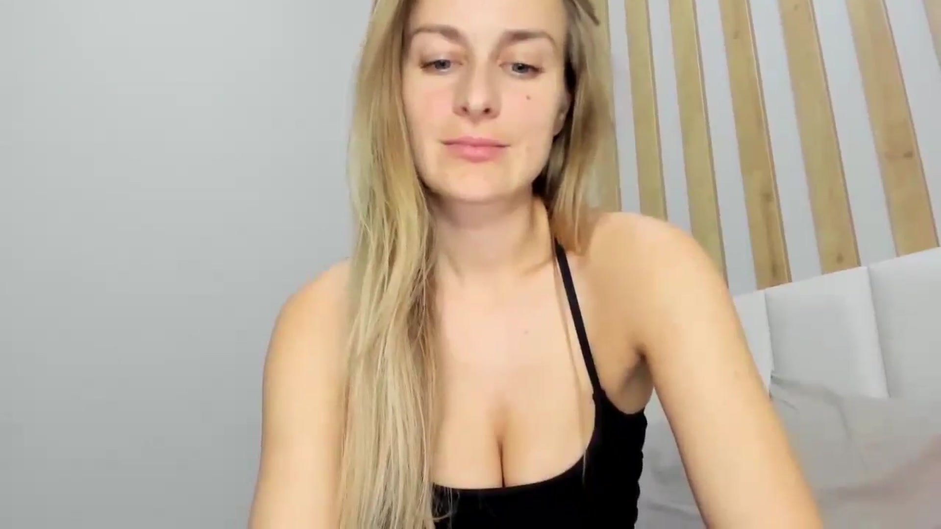 Gallery image thumbnail from regular_girl's myfreecams stream on, 11/13/2025, 17:17 image 15 of 20