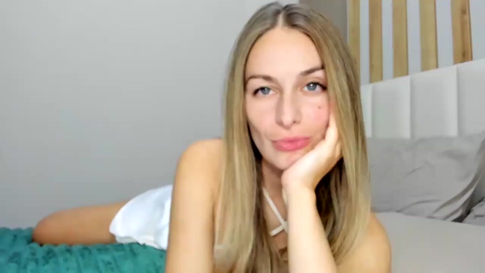 Gallery image thumbnail from regular_girl's myfreecams stream on, 11/19/2025, 17:10 image 13 of 20
