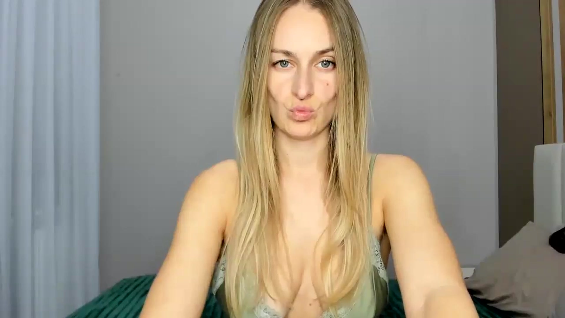 Gallery image thumbnail from regular_girl's myfreecams stream on, 11/27/2025, 17:38 image 2 of 20