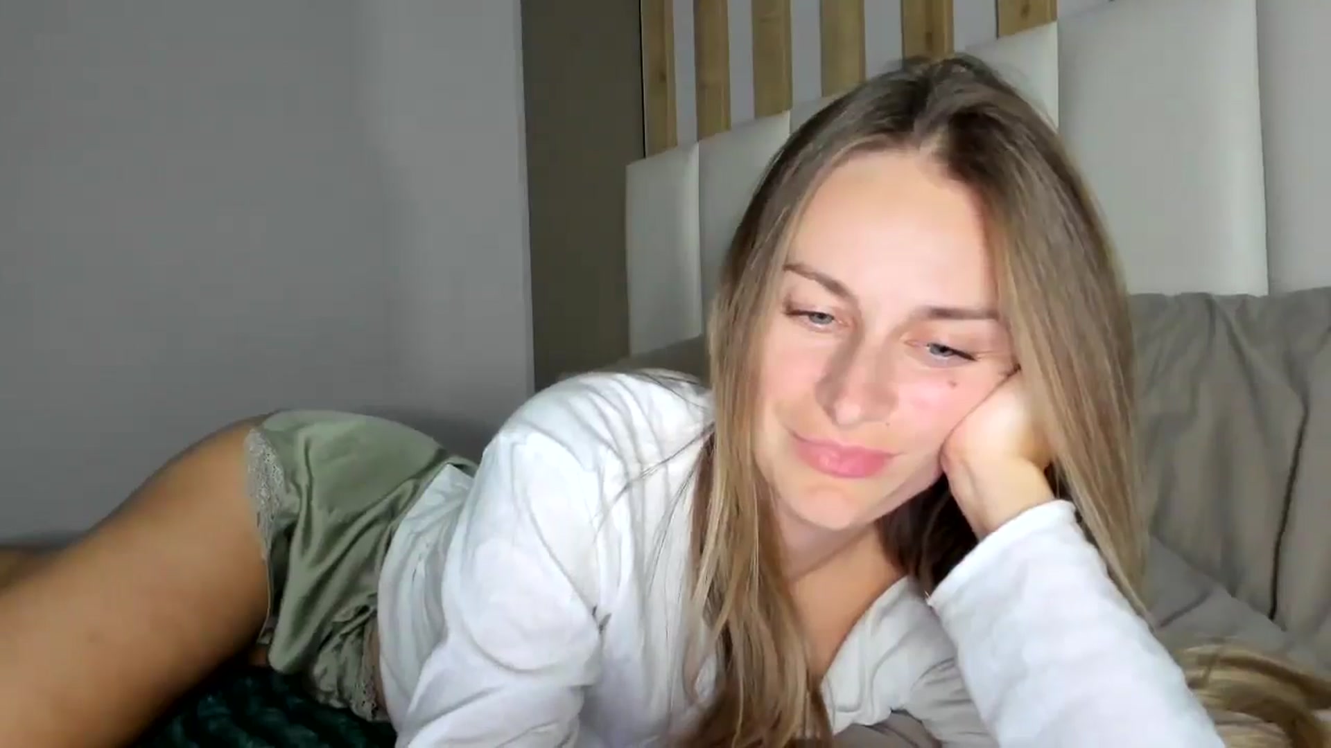 Gallery image thumbnail from regular_girl's myfreecams stream on, 11/27/2025, 19:36 image 7 of 20