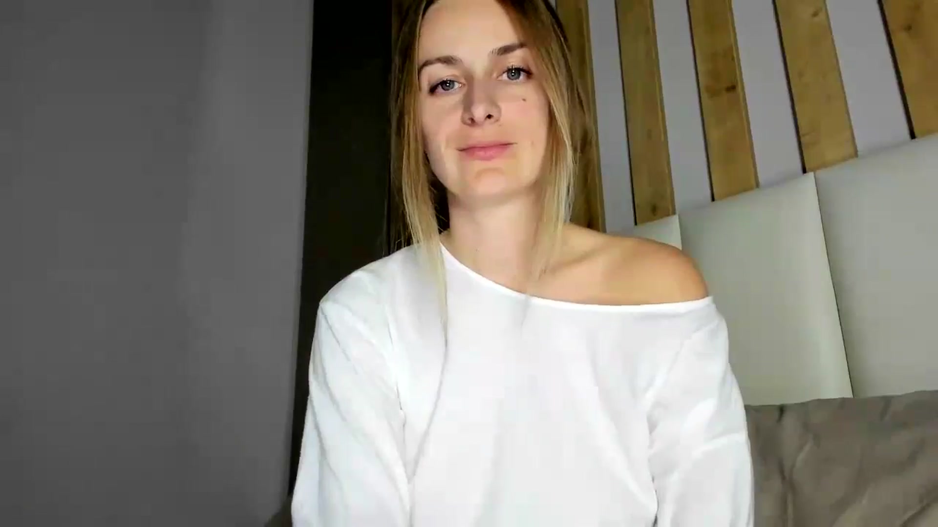 Gallery image thumbnail from regular_girl's myfreecams stream on, 11/27/2025, 19:36 image 15 of 20
