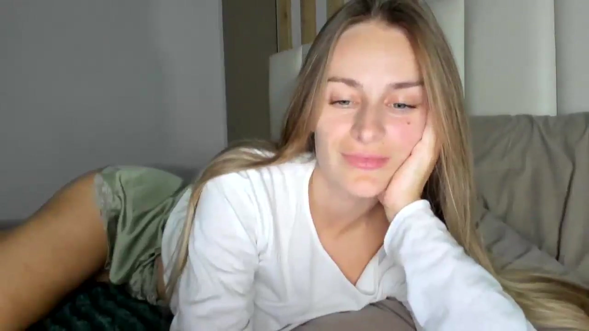 Gallery image thumbnail from regular_girl's myfreecams stream on, 11/27/2025, 19:36 image 2 of 20