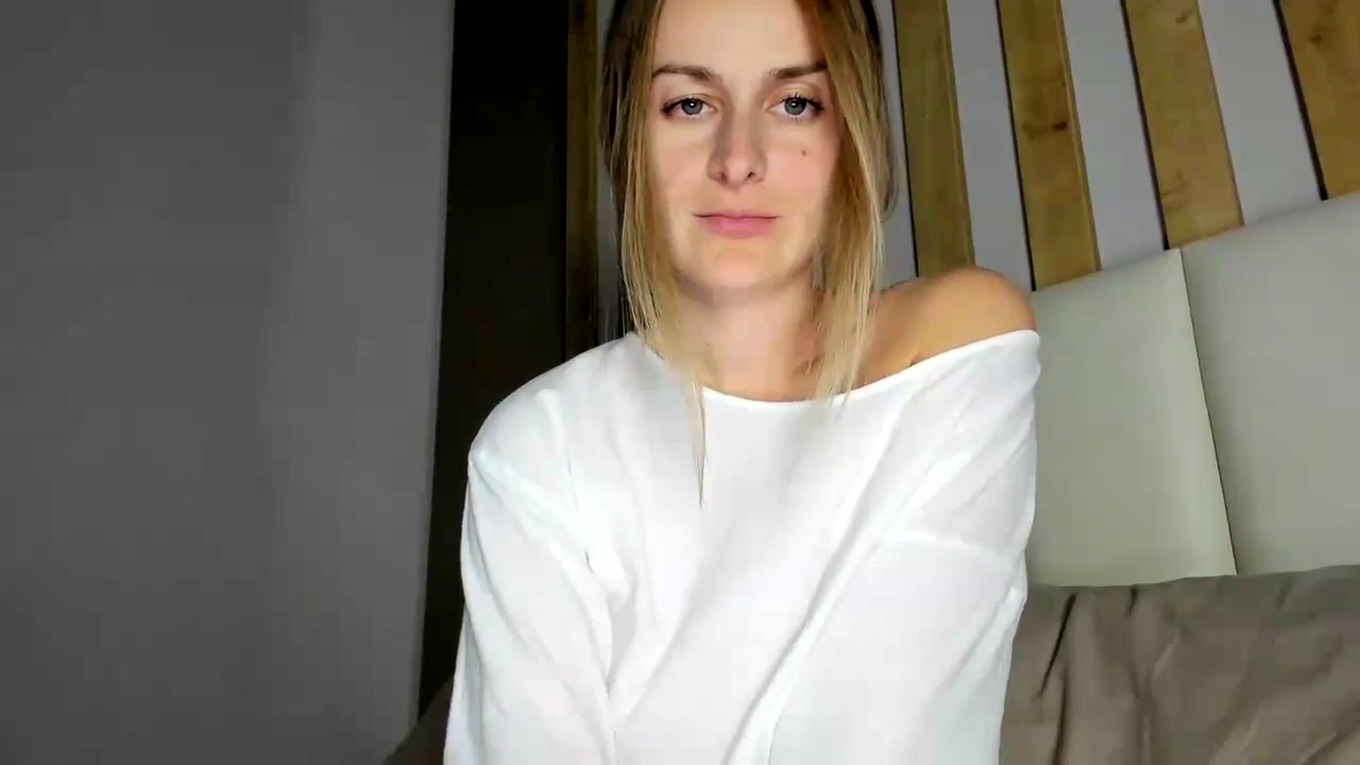 Gallery image thumbnail from regular_girl's myfreecams stream on, 11/27/2025, 19:36 image 13 of 20