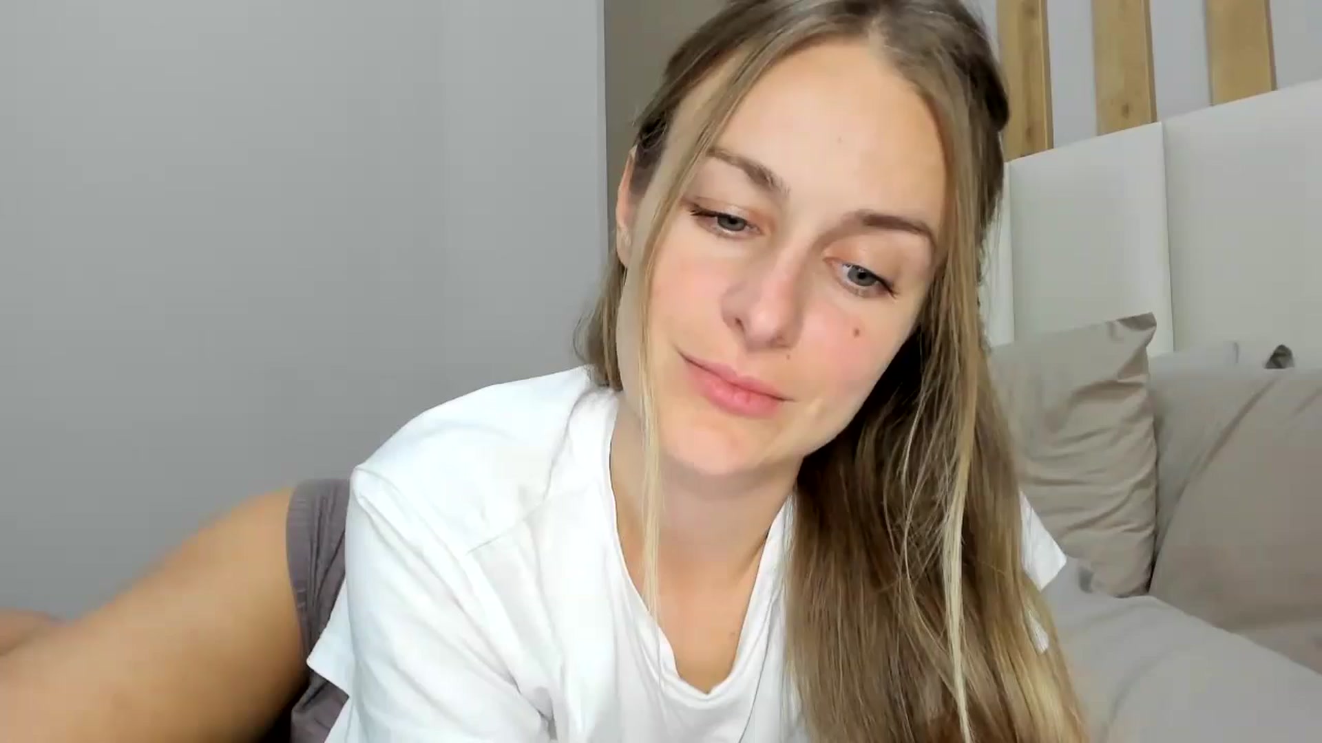 Gallery image thumbnail from regular_girl's myfreecams stream on, 11/30/2025, 17:53 image 2 of 20