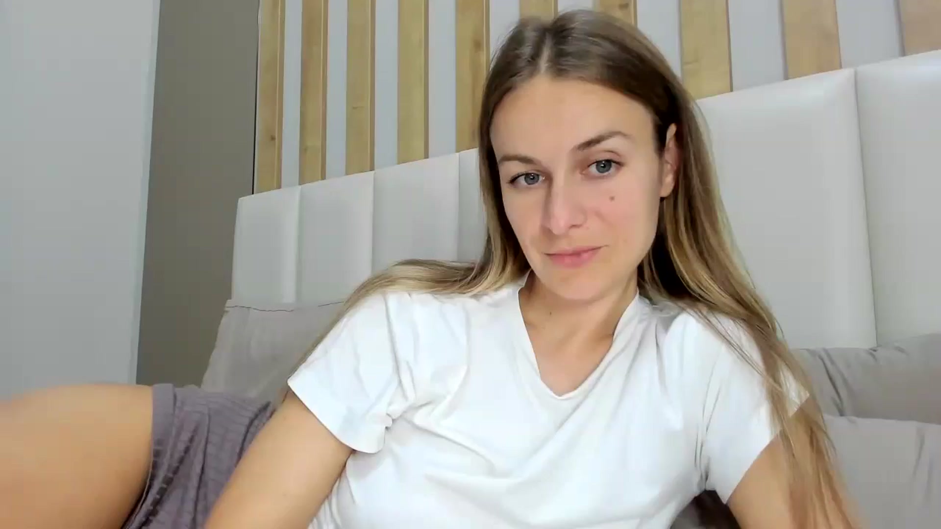 Gallery image thumbnail from regular_girl's myfreecams stream on, 11/30/2025, 17:53 image 18 of 20