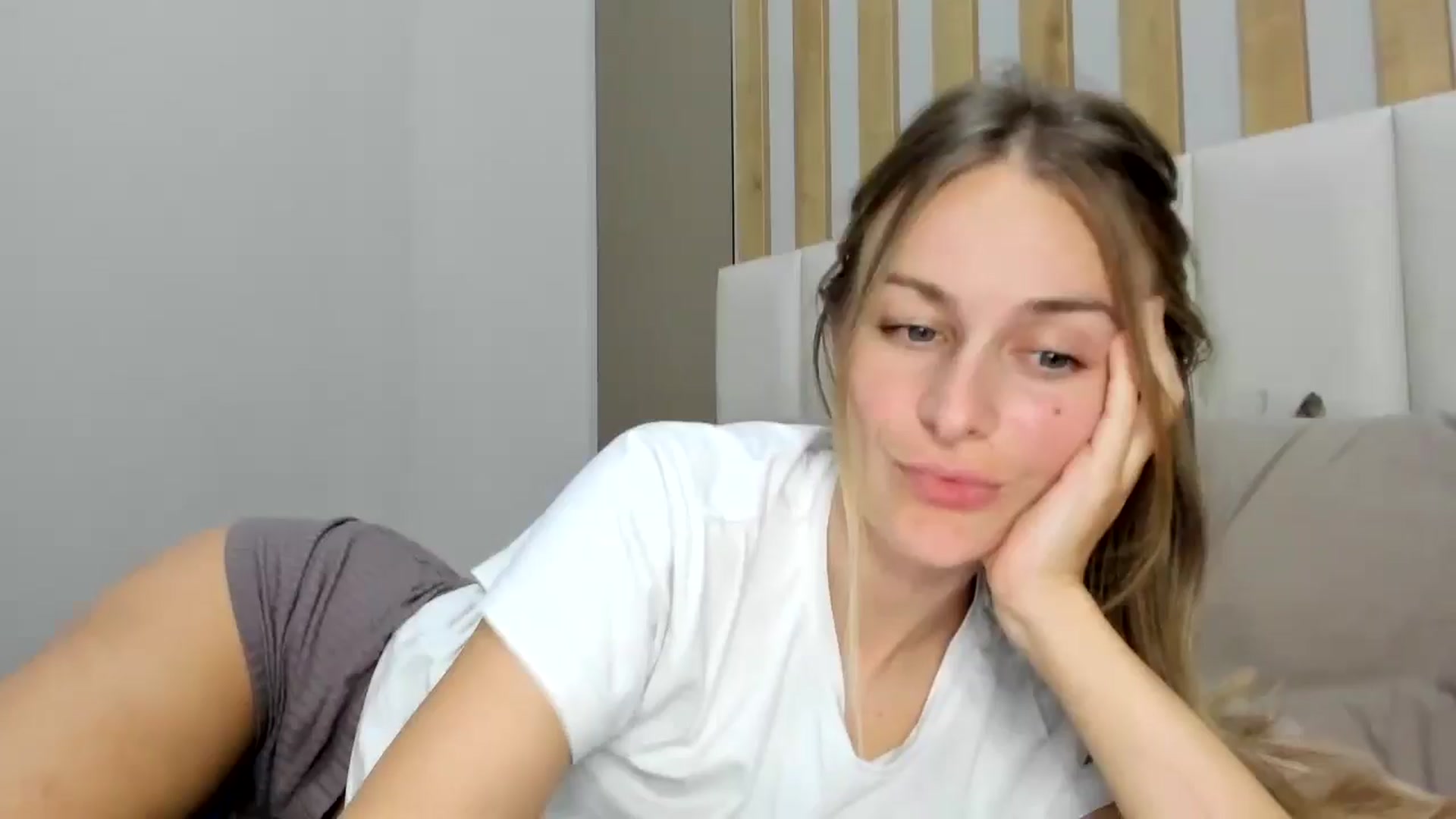 Gallery image thumbnail from regular_girl's myfreecams stream on, 11/30/2025, 17:53 image 1 of 20