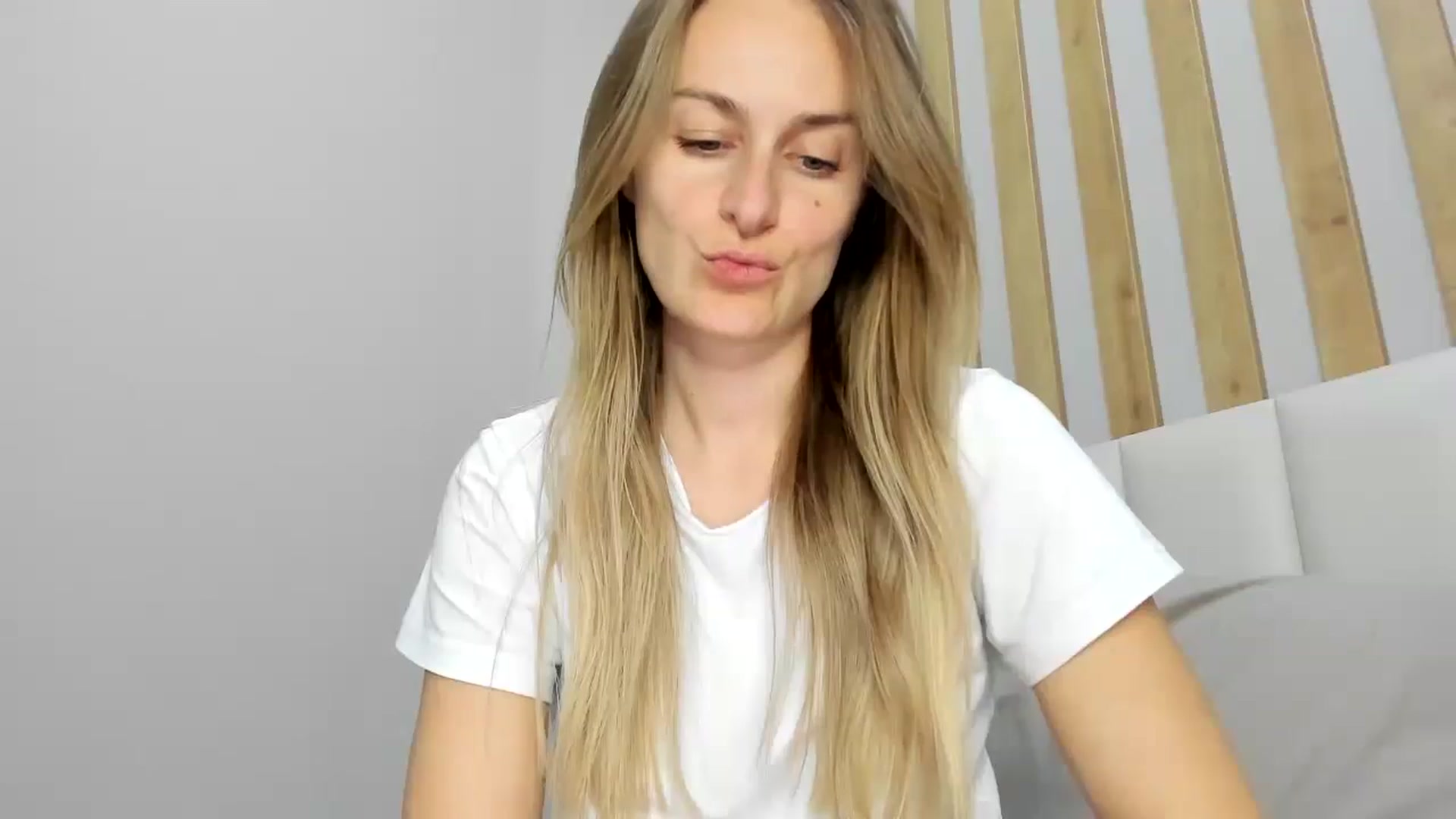 Gallery image thumbnail from regular_girl's myfreecams stream on, 11/30/2025, 17:53 image 6 of 20