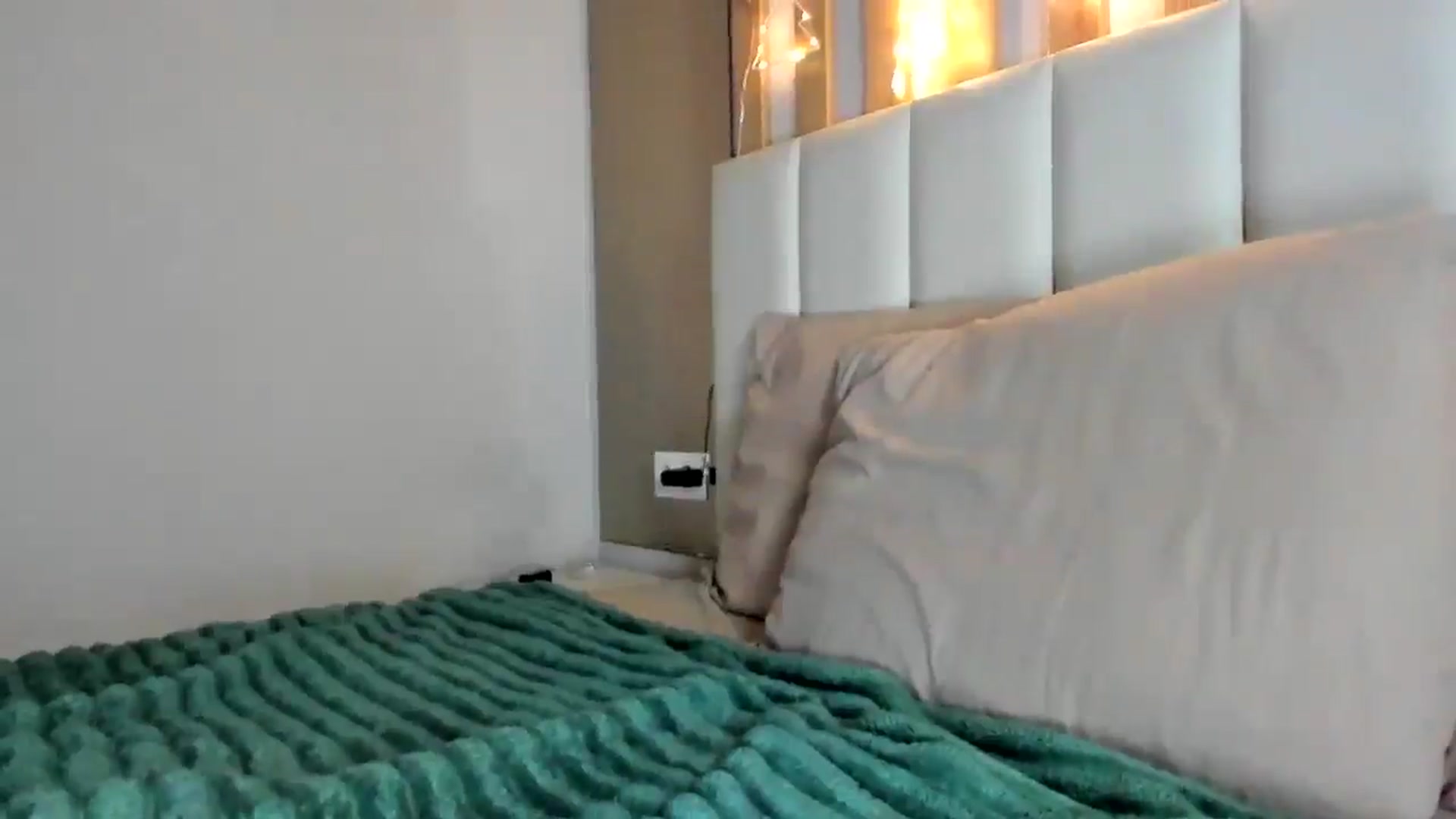 Gallery image thumbnail from regular_girl's myfreecams stream on, 12/15/2025, 19:18 image 5 of 20