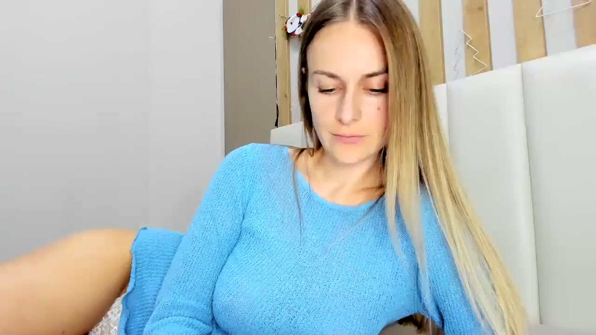 Gallery image thumbnail from regular_girl's myfreecams stream on, 12/21/2025, 20:12 image 1 of 20