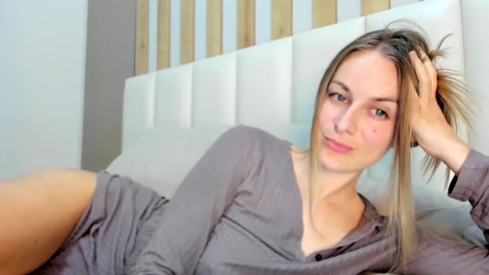 Gallery image thumbnail from regular_girl's myfreecams stream on, 02/08/2026, 18:19 image 12 of 20