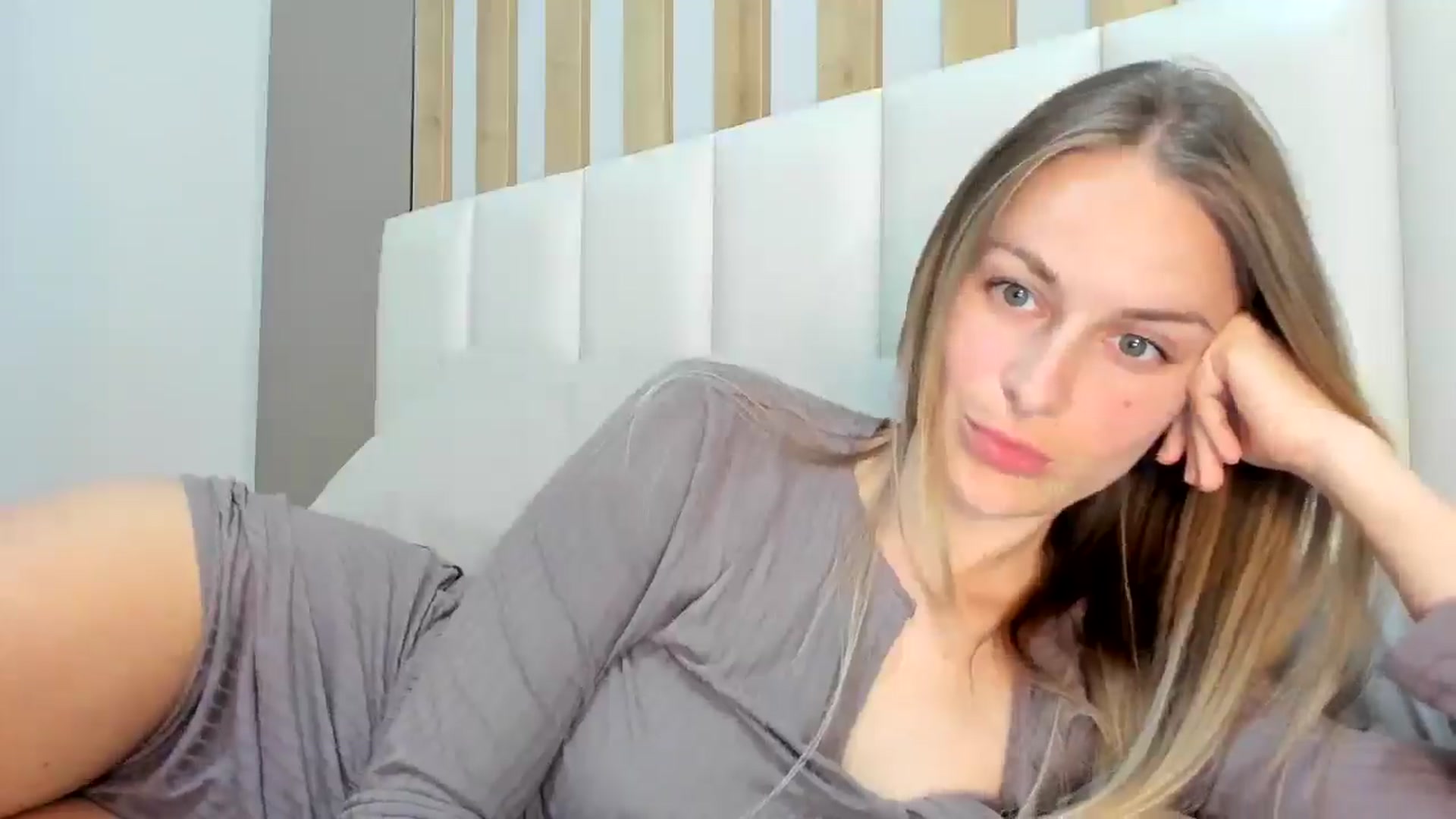 Gallery image thumbnail from regular_girl's myfreecams stream on, 02/08/2026, 18:19 image 8 of 20