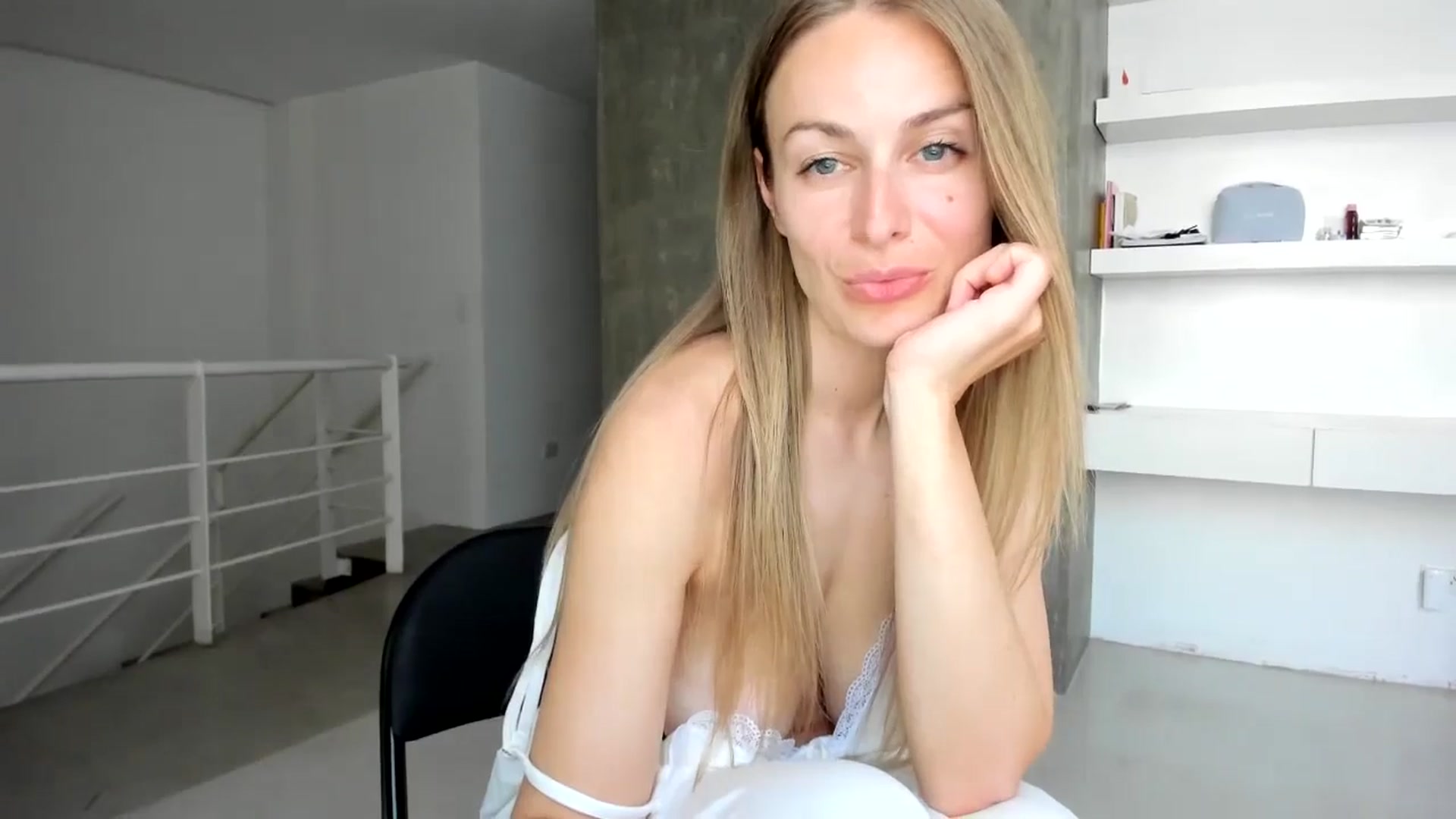 Gallery image thumbnail from regular_girl's myfreecams stream on, 03/24/2026, 15:59 image 15 of 20