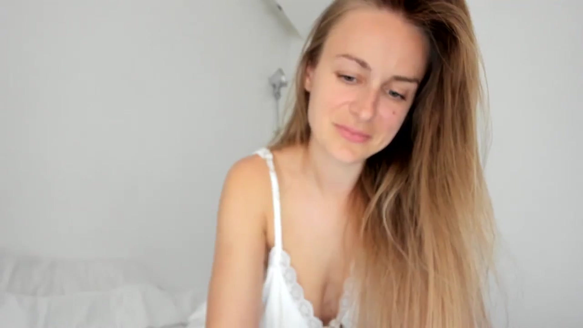 Gallery image thumbnail from regular_girl's myfreecams stream on, 03/29/2026, 18:54 image 18 of 20
