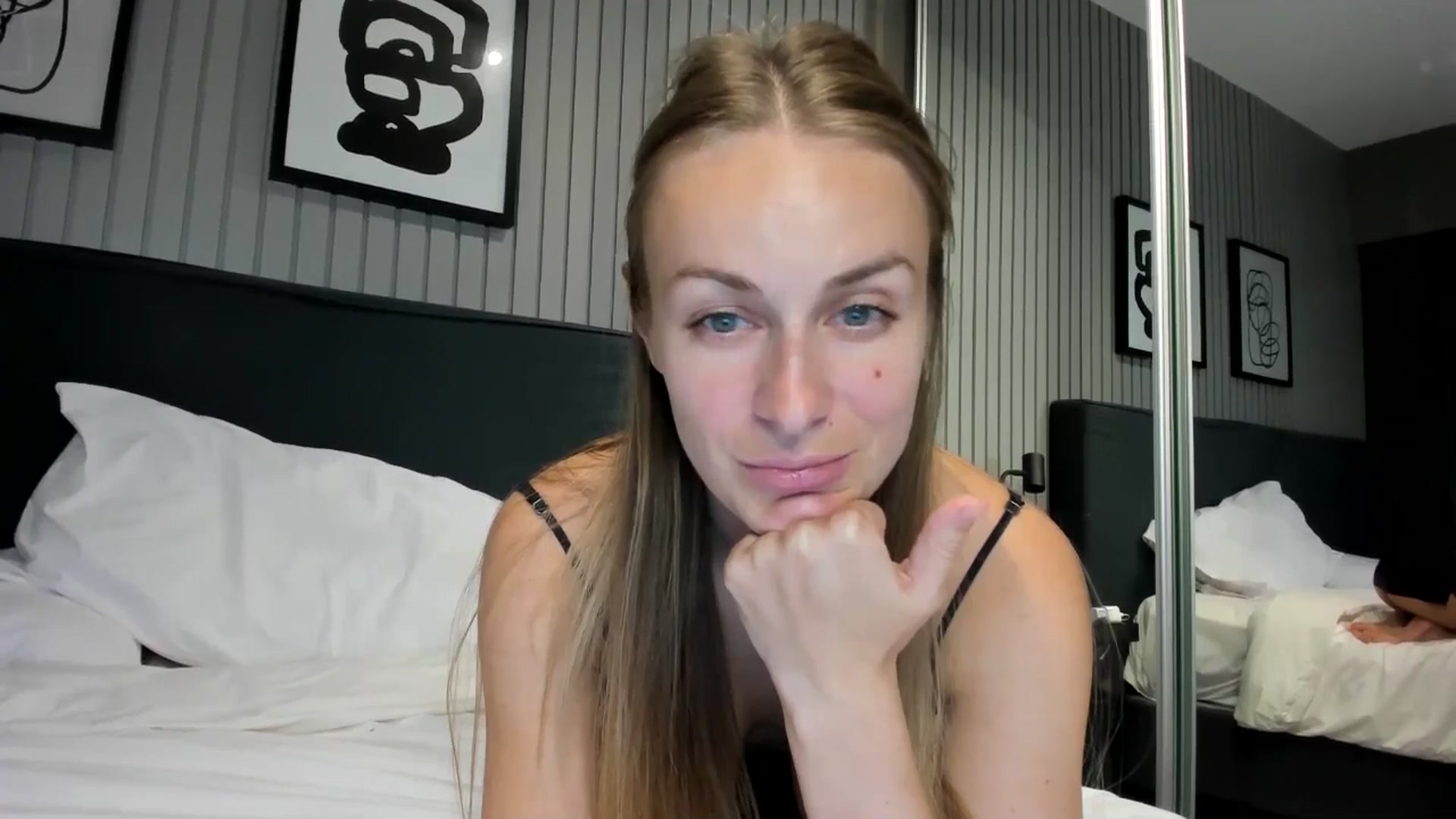 Gallery image thumbnail from regular_girl's myfreecams stream on, 04/10/2026, 18:21 image 6 of 20