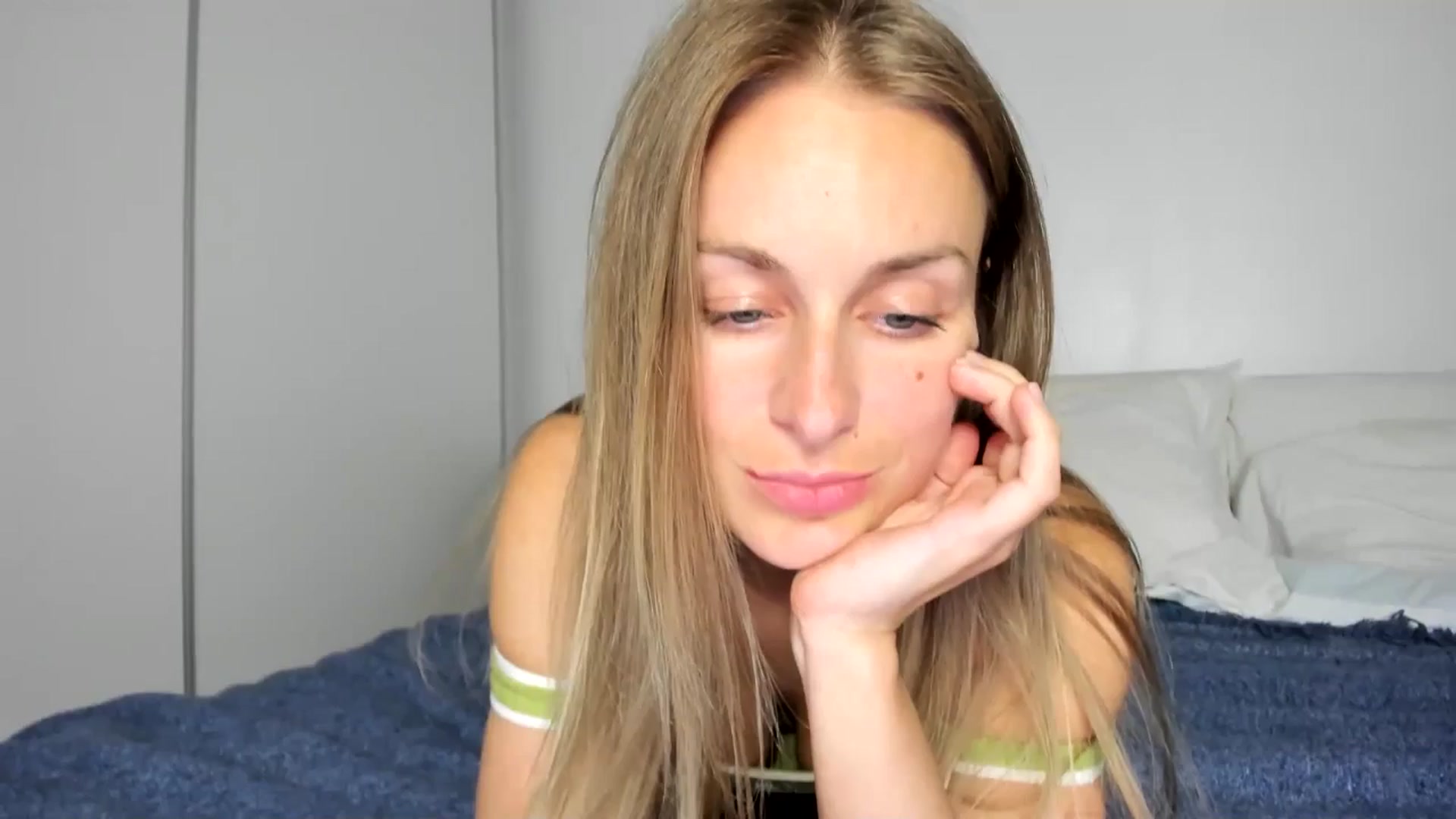 Gallery image thumbnail from regular_girl's myfreecams stream on, 05/09/2026, 21:47 image 14 of 20