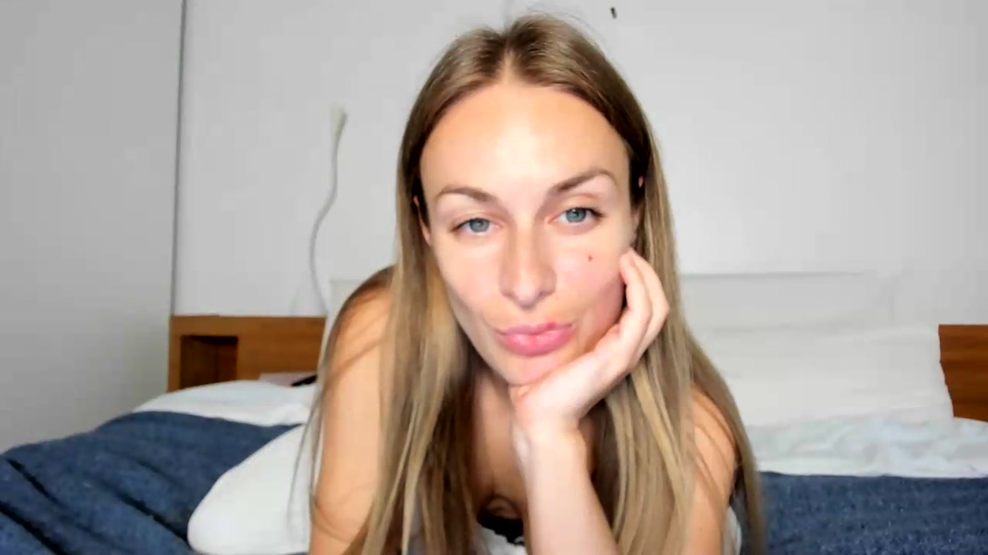 Gallery image thumbnail from regular_girl's myfreecams stream on, 05/15/2026, 20:19 image 3 of 20