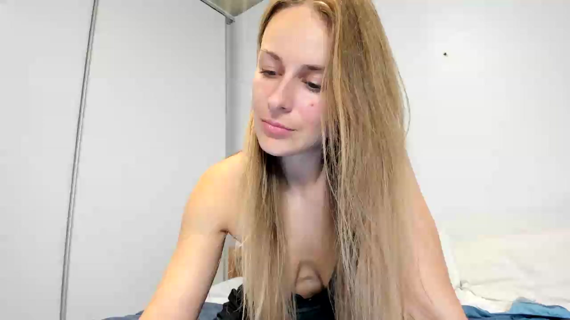 Gallery image thumbnail from regular_girl's myfreecams stream on, 05/23/2026, 22:20 image 7 of 20