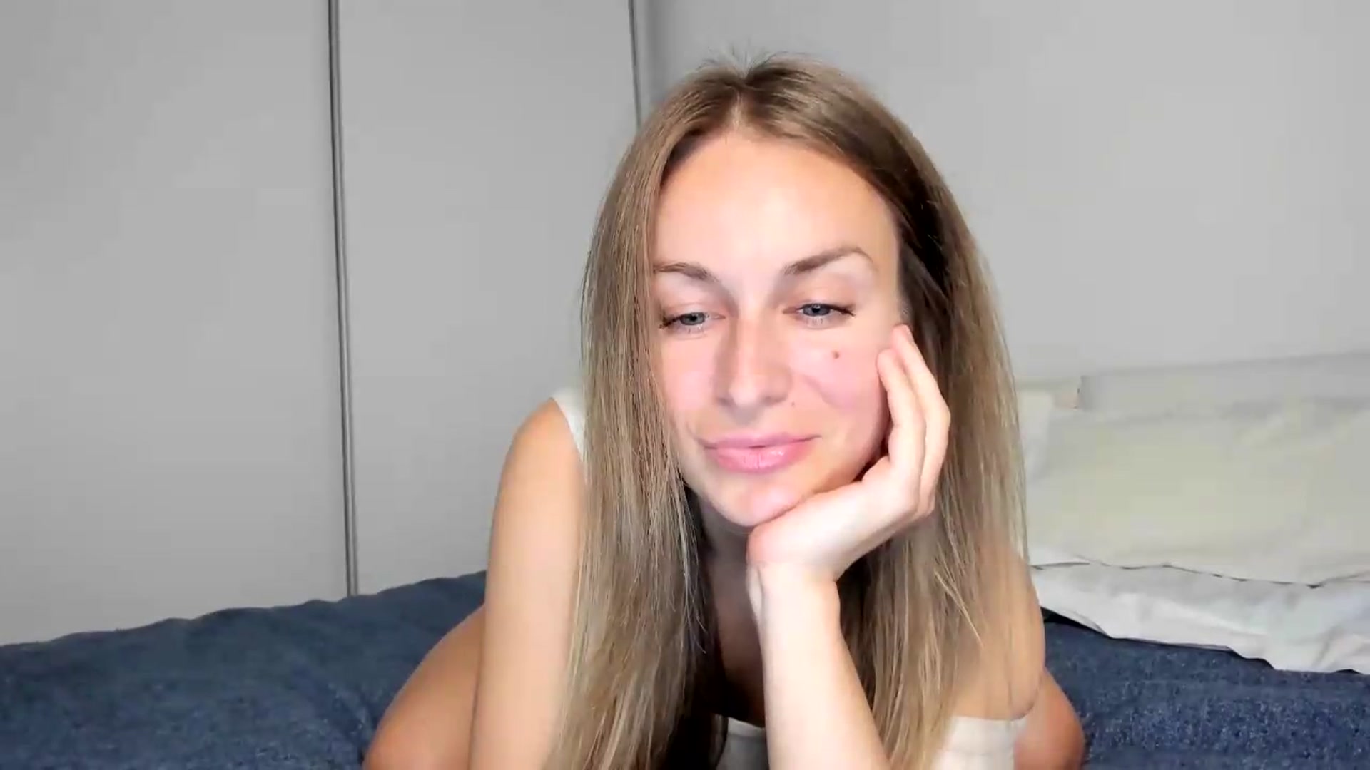 Gallery image thumbnail from regular_girl's myfreecams stream on, 06/04/2026, 18:22 image 16 of 20