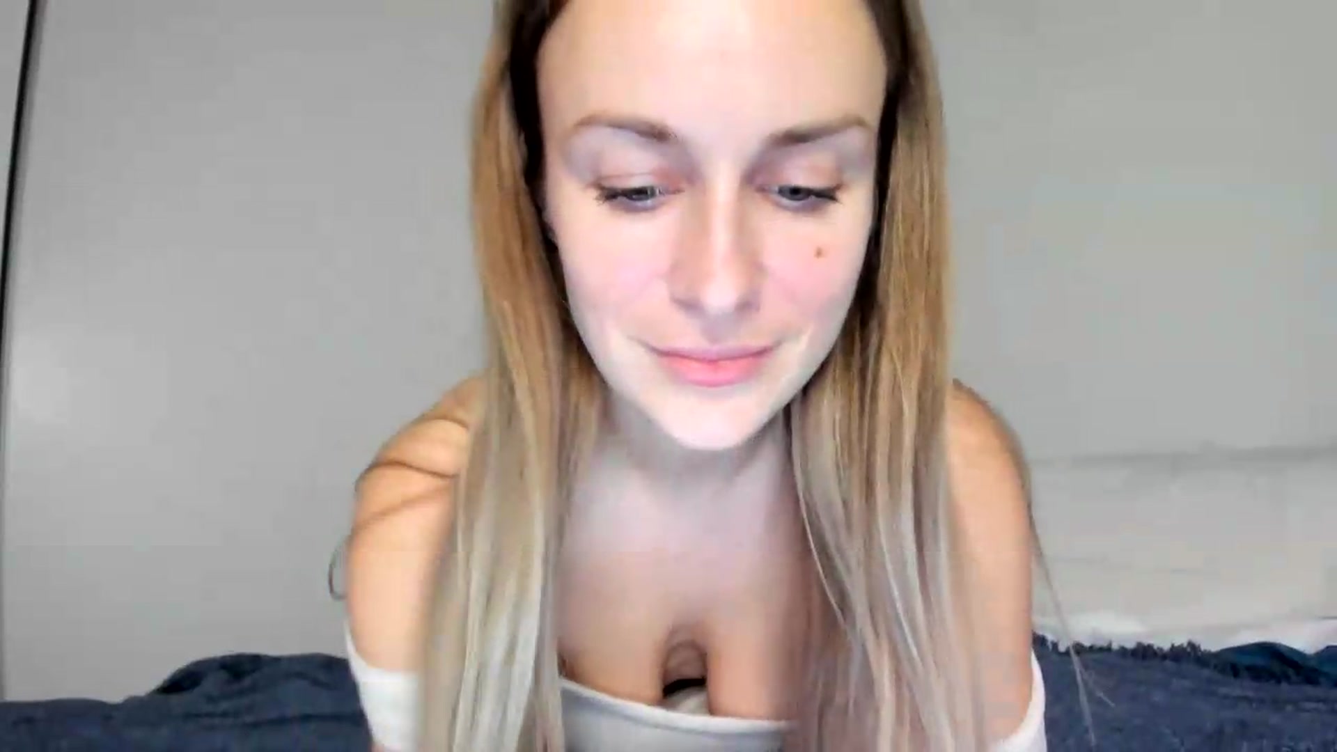 Gallery image thumbnail from regular_girl's myfreecams stream on, 06/10/2026, 21:44 image 7 of 20