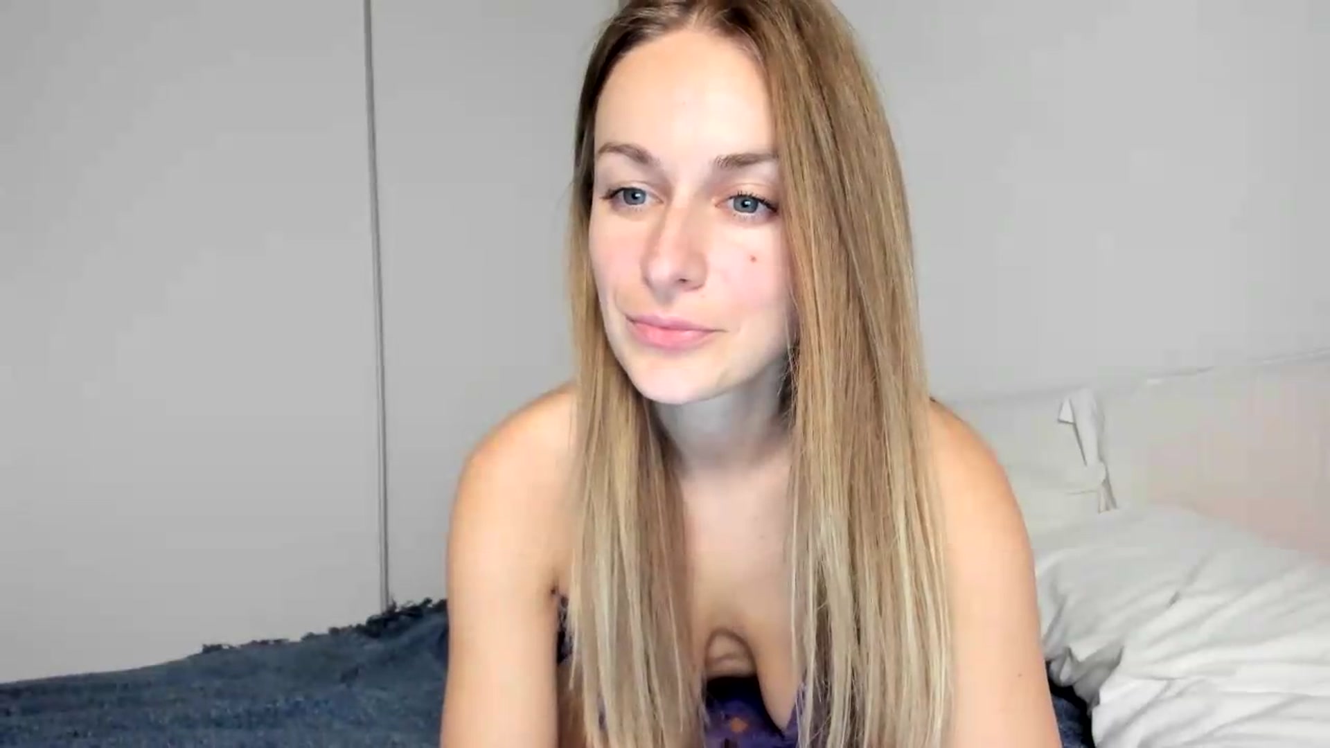 Gallery image thumbnail from regular_girl's myfreecams stream on, 06/13/2026, 20:39 image 18 of 20