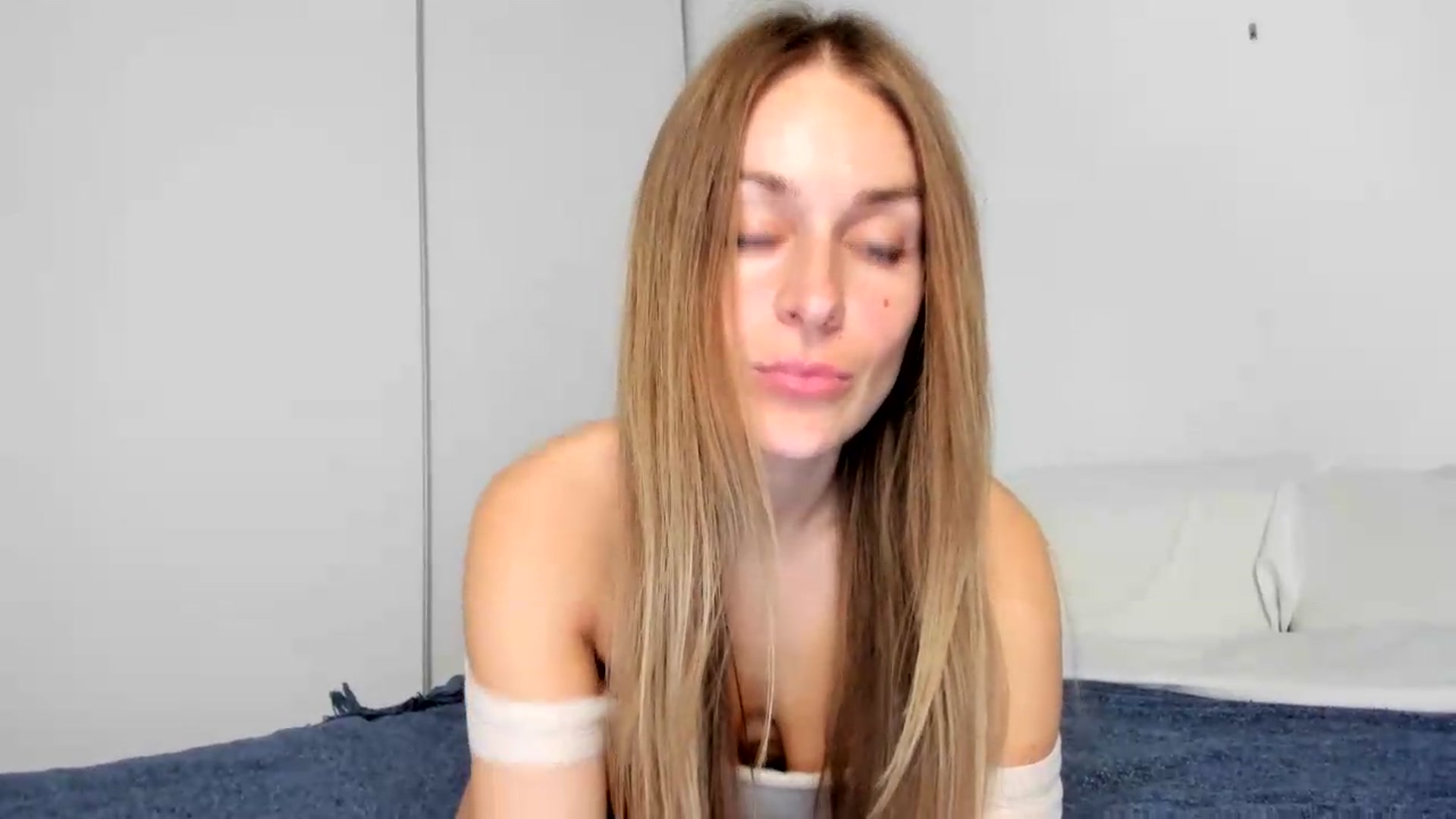 Gallery image thumbnail from regular_girl's myfreecams stream on, 06/23/2026, 17:50 image 4 of 20