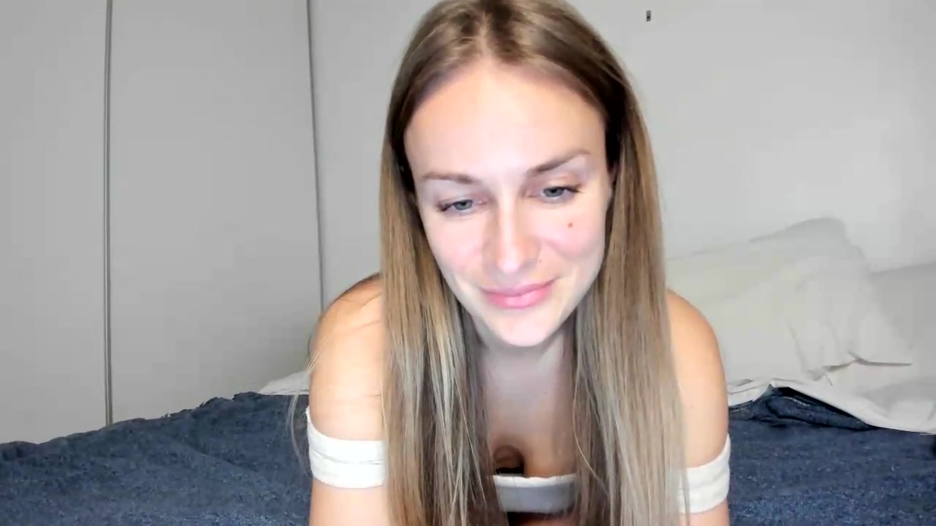 Gallery image thumbnail from regular_girl's myfreecams stream on, 06/23/2026, 19:08 image 18 of 20