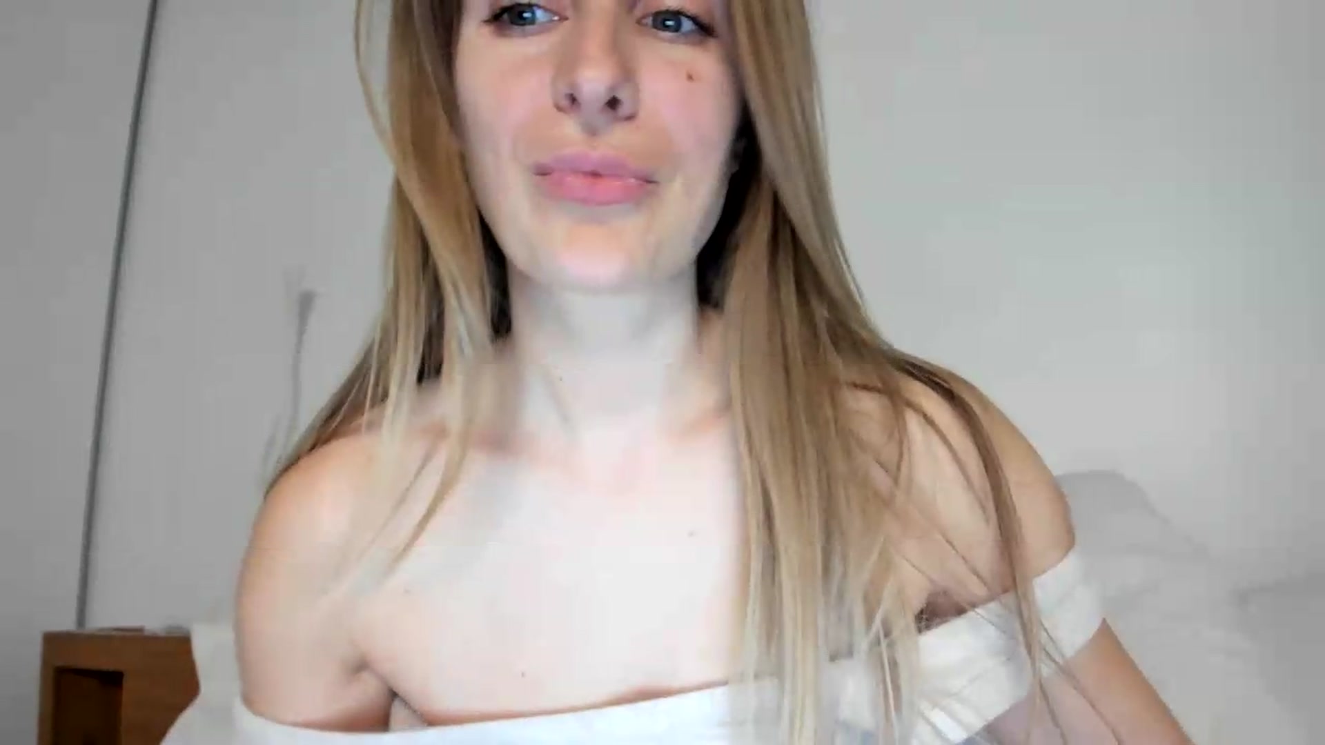 Gallery image thumbnail from regular_girl's myfreecams stream on, 06/23/2026, 19:08 image 17 of 20