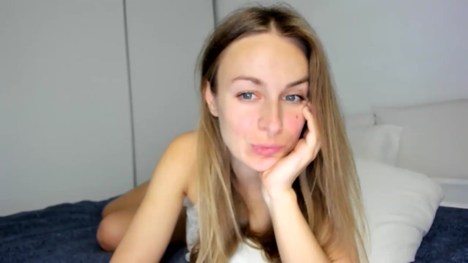 Gallery image thumbnail from regular_girl's myfreecams stream on, 06/26/2026, 17:38 image 17 of 20